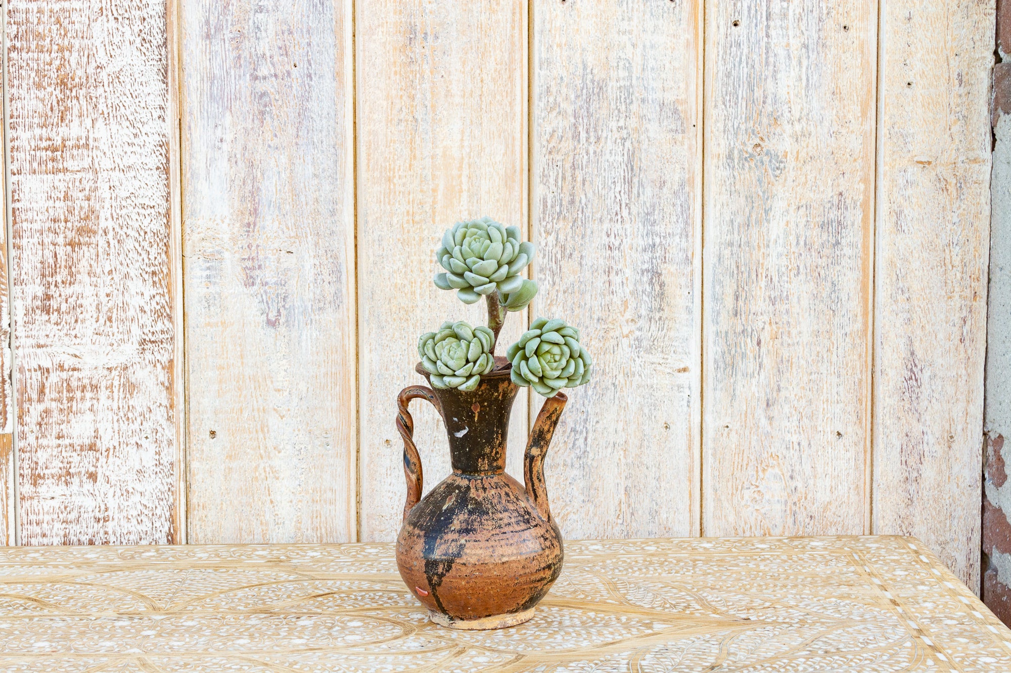 DE-COR | Ispirazione globale, Antica brocca di terracotta marrone invecchiata