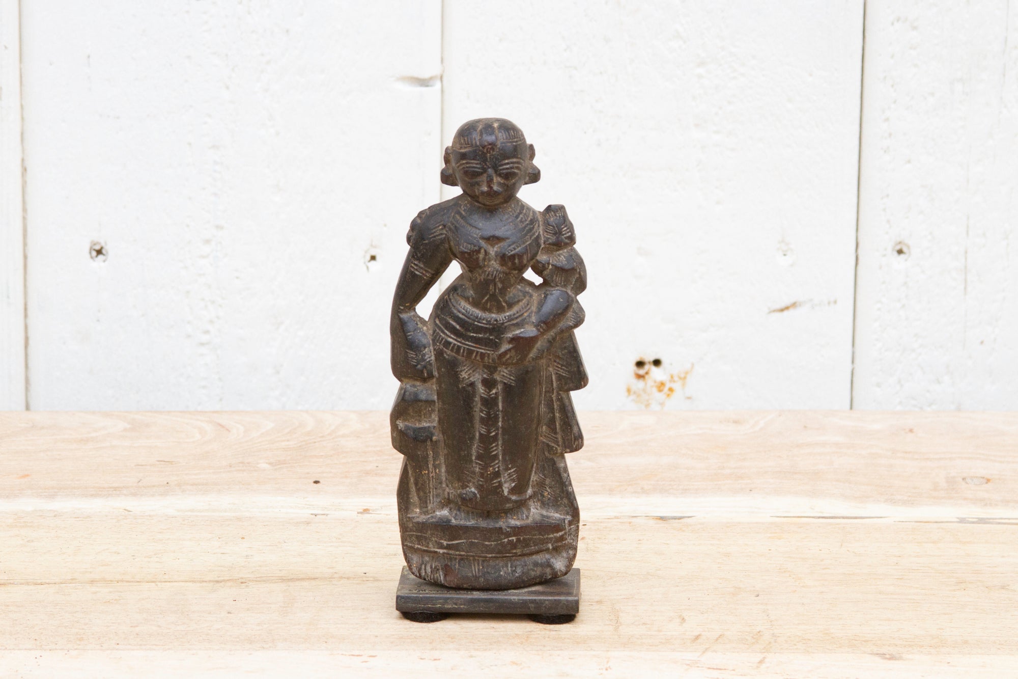 DE-COR | Ispirazione globale, Antica figura d'altare indiana intagliata