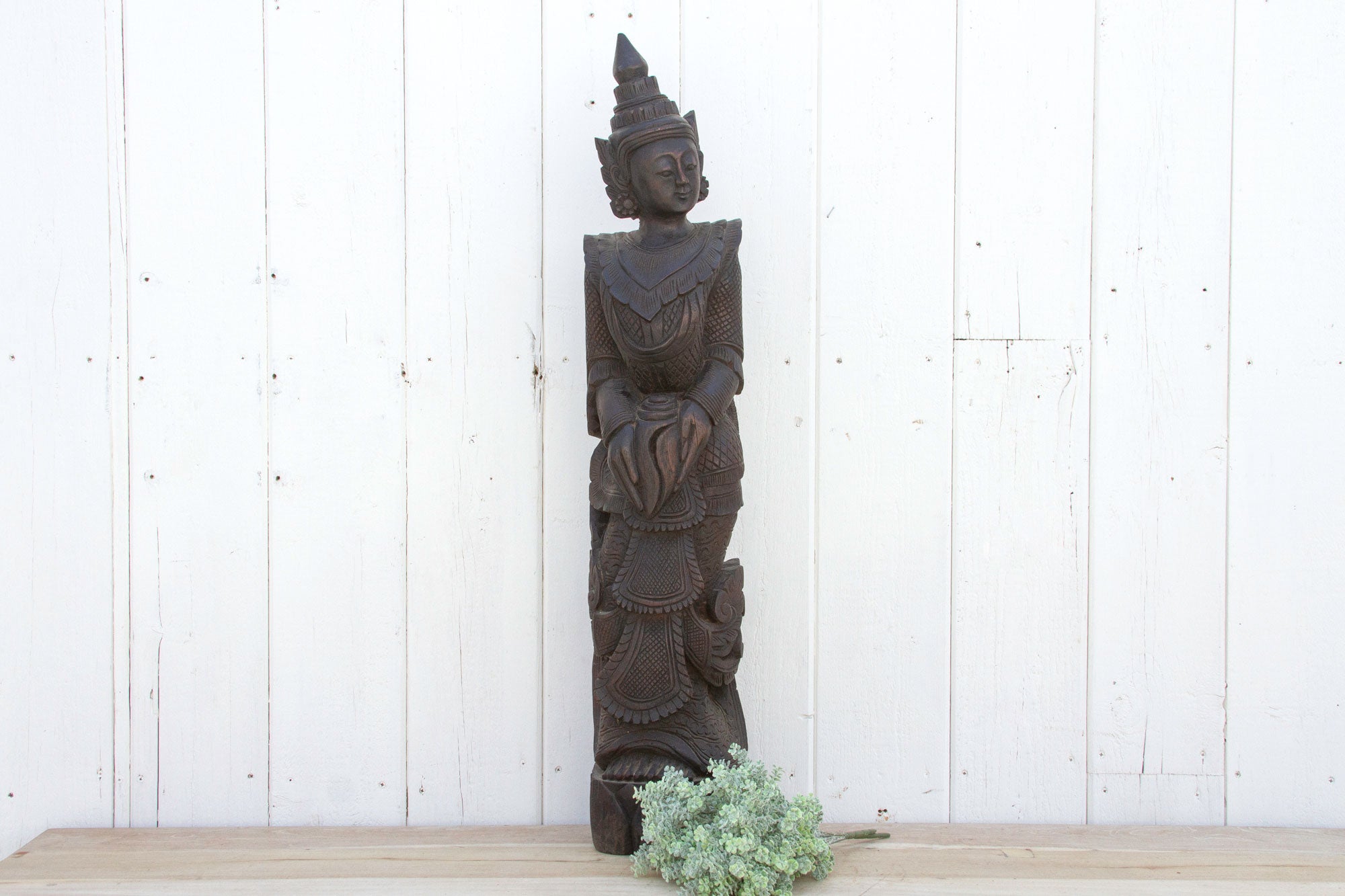 DE-COR | Ispirazione globale, Antica figura di Bali in legno intagliato