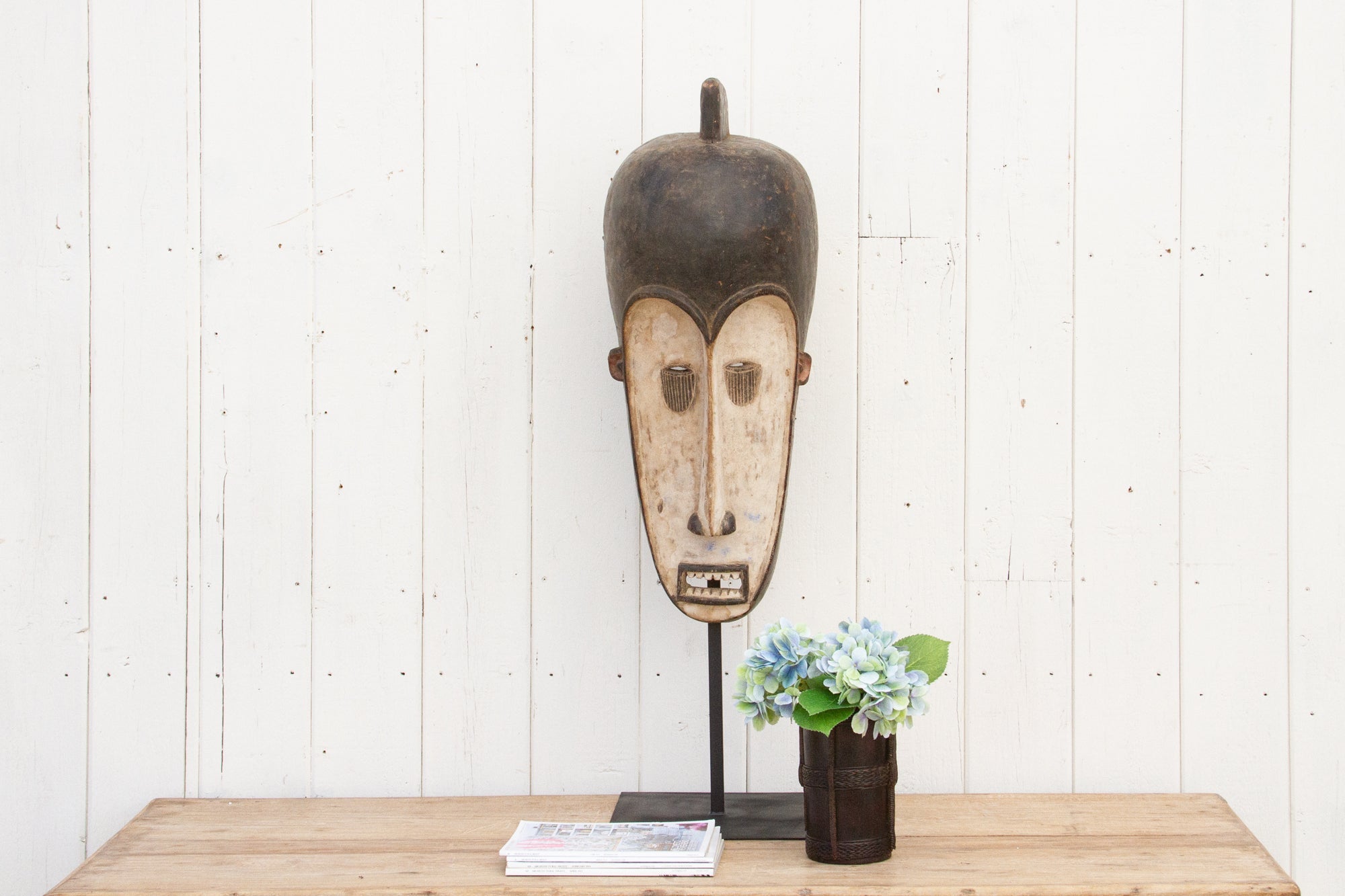 DE-COR | Ispirazione globale, Antica maschera tribale Guro di grandi dimensioni su supporto (commercio)