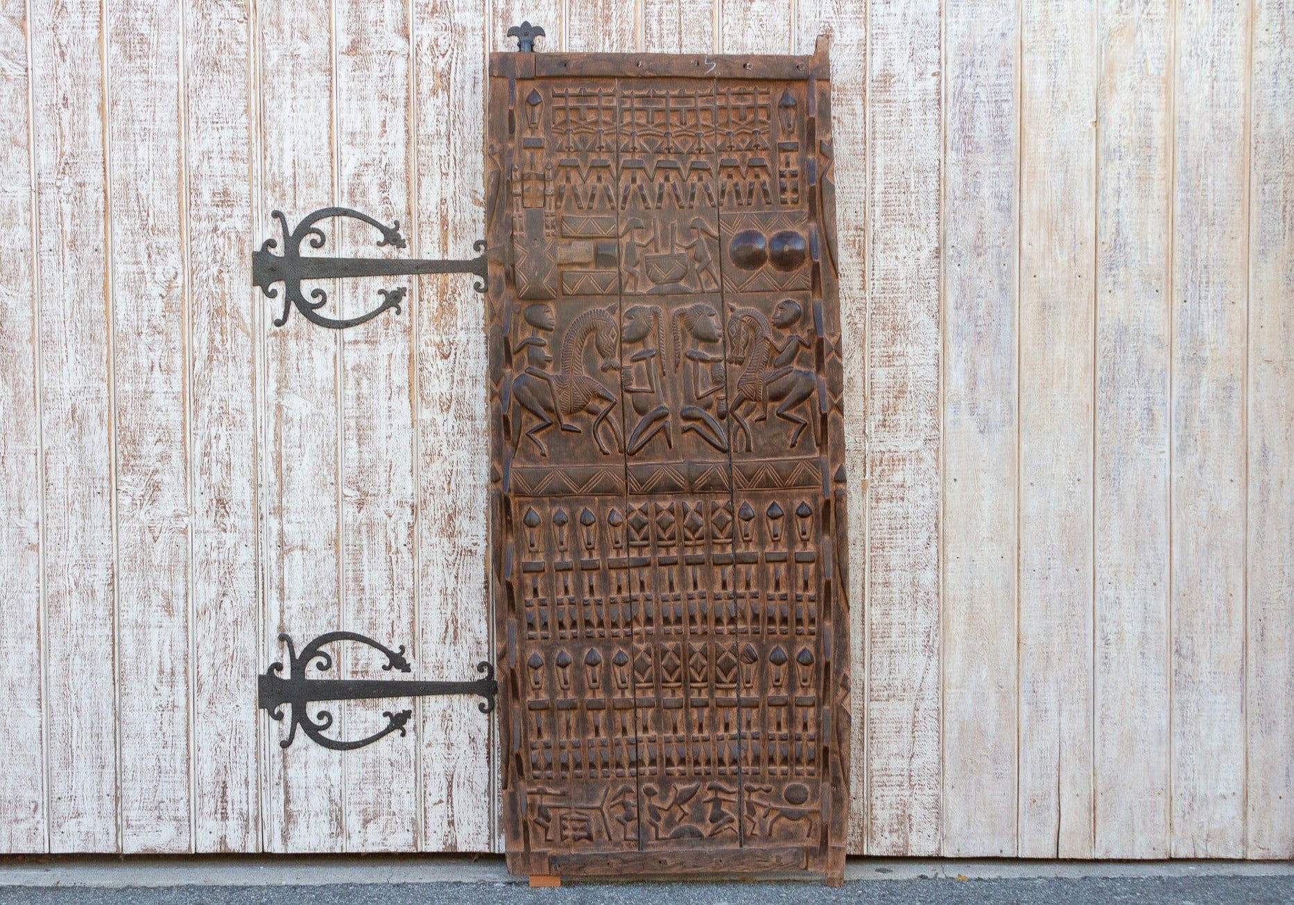 DE-COR | Ispirazione globale, Antica porta africana intagliata in grassetto