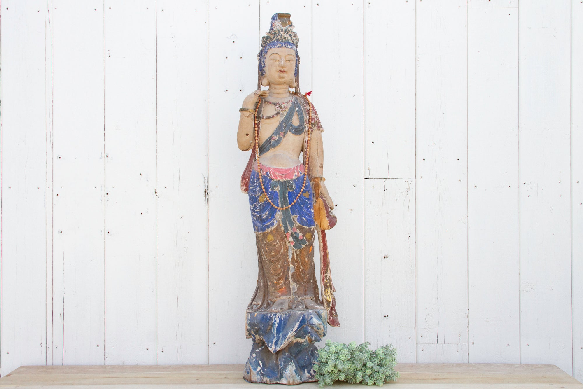 DE-COR | Ispirazione globale, Antica statua policroma di Quan-Yin