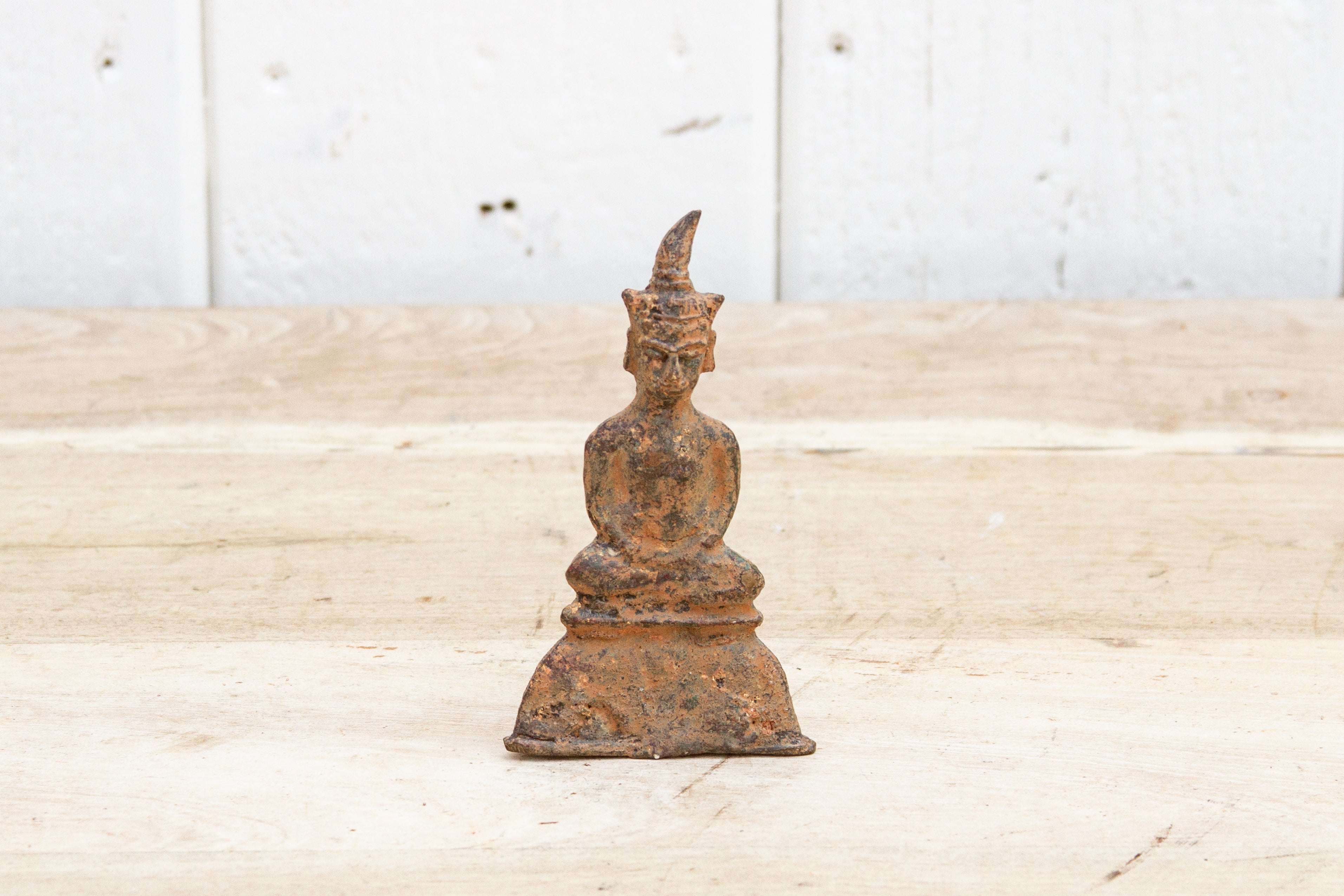 DE-COR | Ispirazione globale, Antico Buddha birmano patinato in miniatura (commercio)