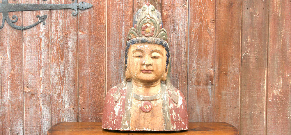DE-COR | Ispirazione globale, Antico busto di legno di Quan-Yin