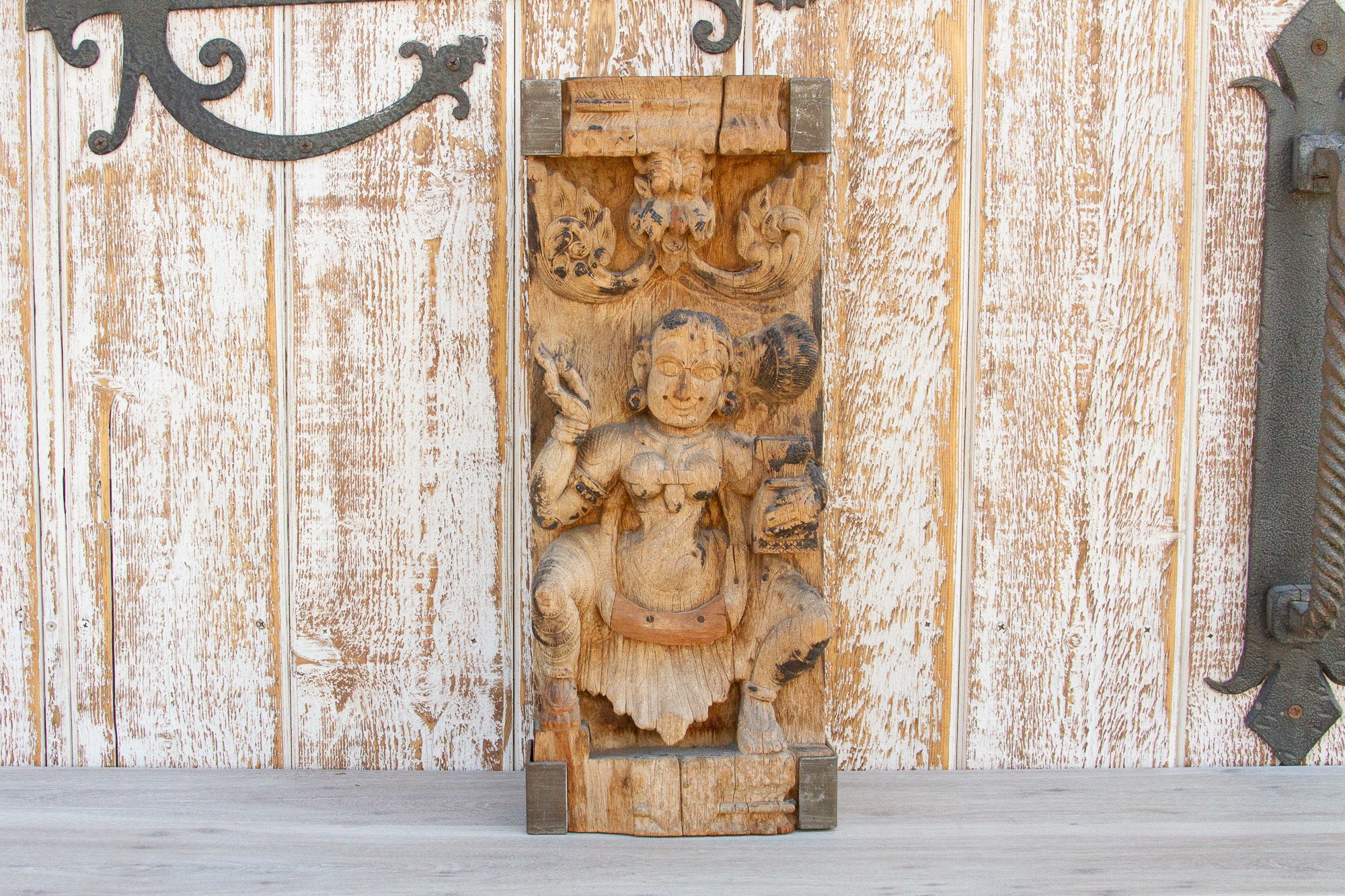 DE-COR | Ispirazione globale, Antico frammento intagliato di un tempio di divinità indiano