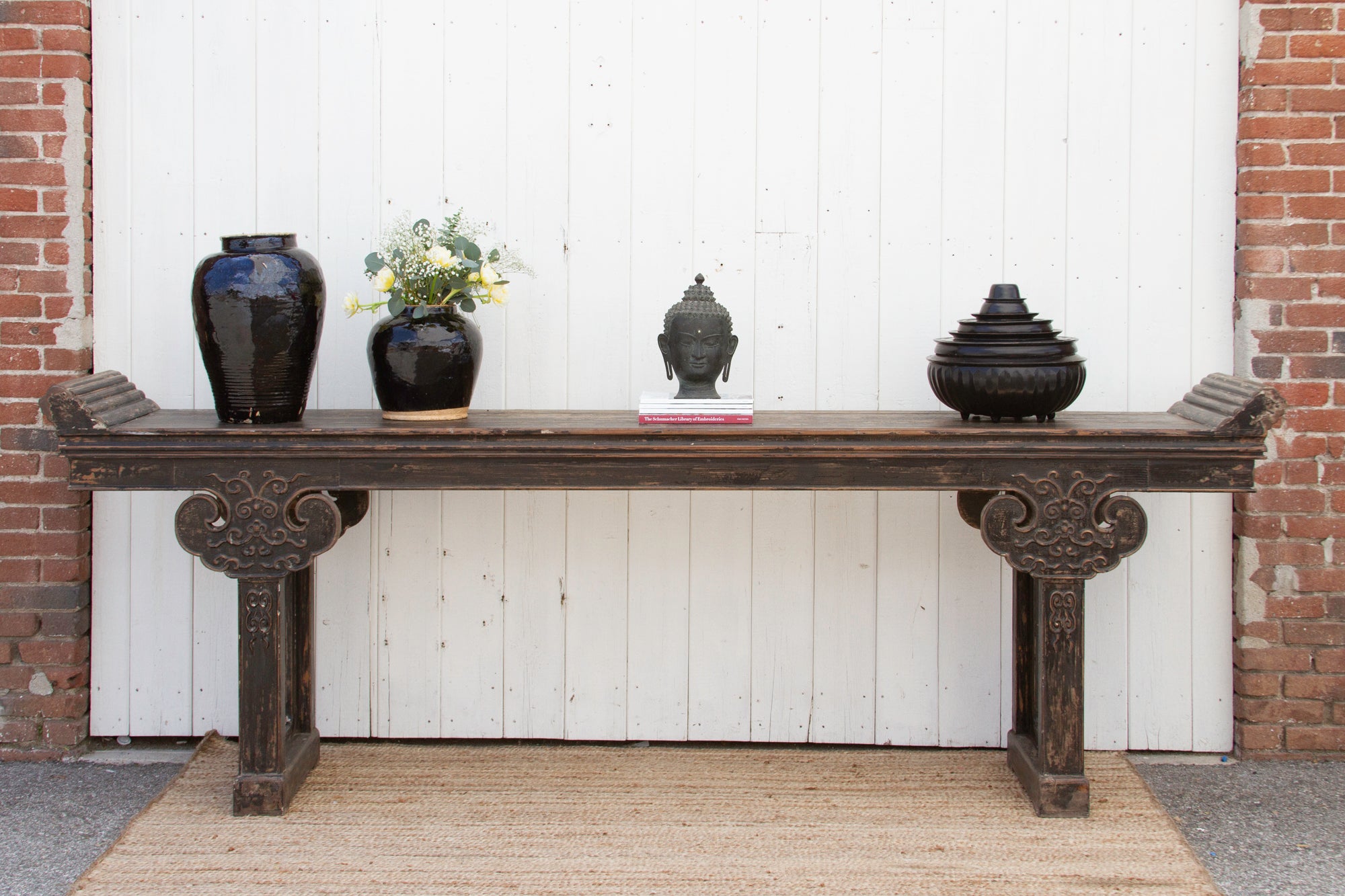 DE-COR | Ispirazione globale, Antico imponente tavolo d'altare cinese intagliato