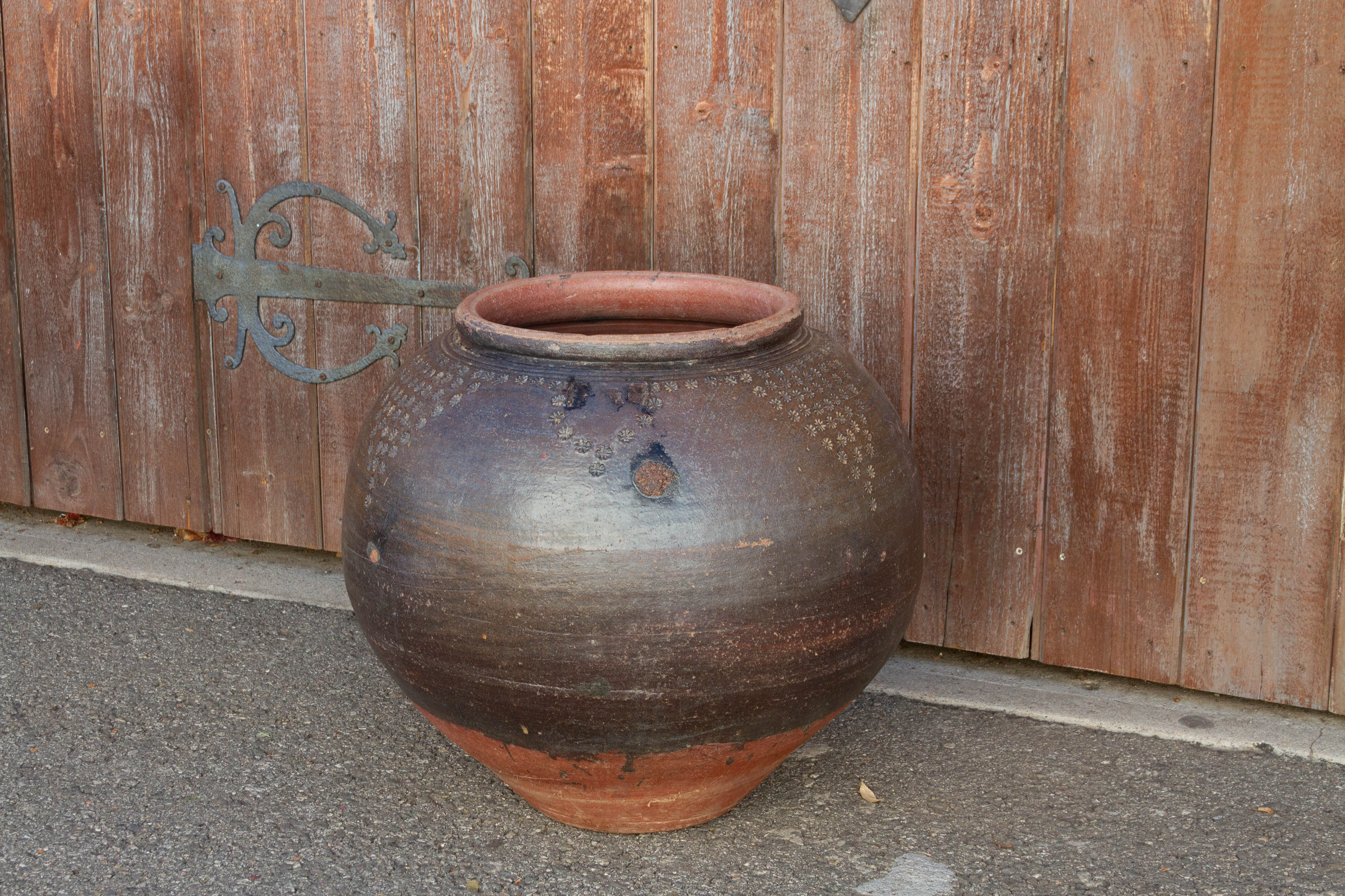 DE-COR | Ispirazione globale, Antico vaso Martaban dell'India meridionale