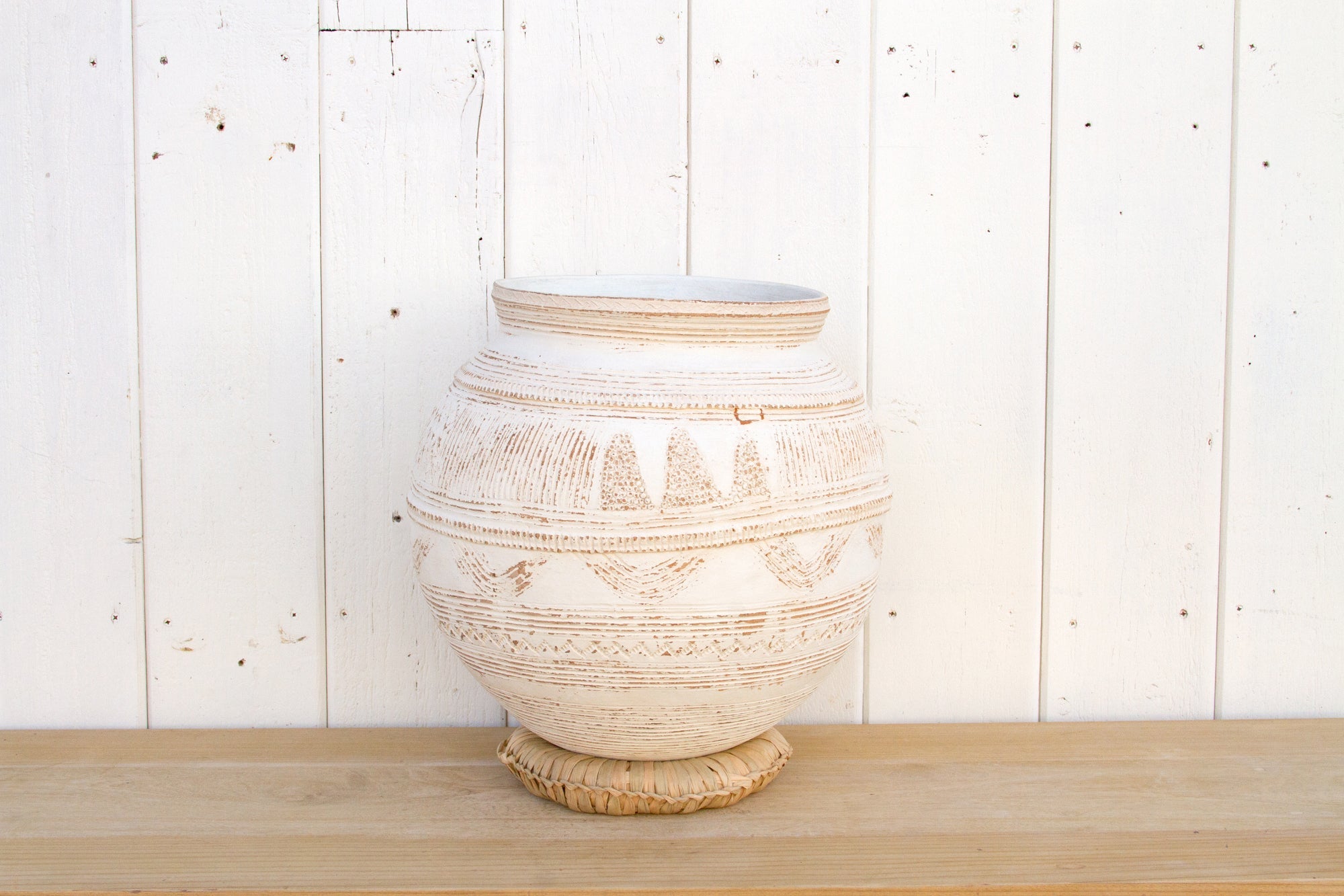 DE-COR | Ispirazione globale, Antico vaso africano finemente inciso (commercio)