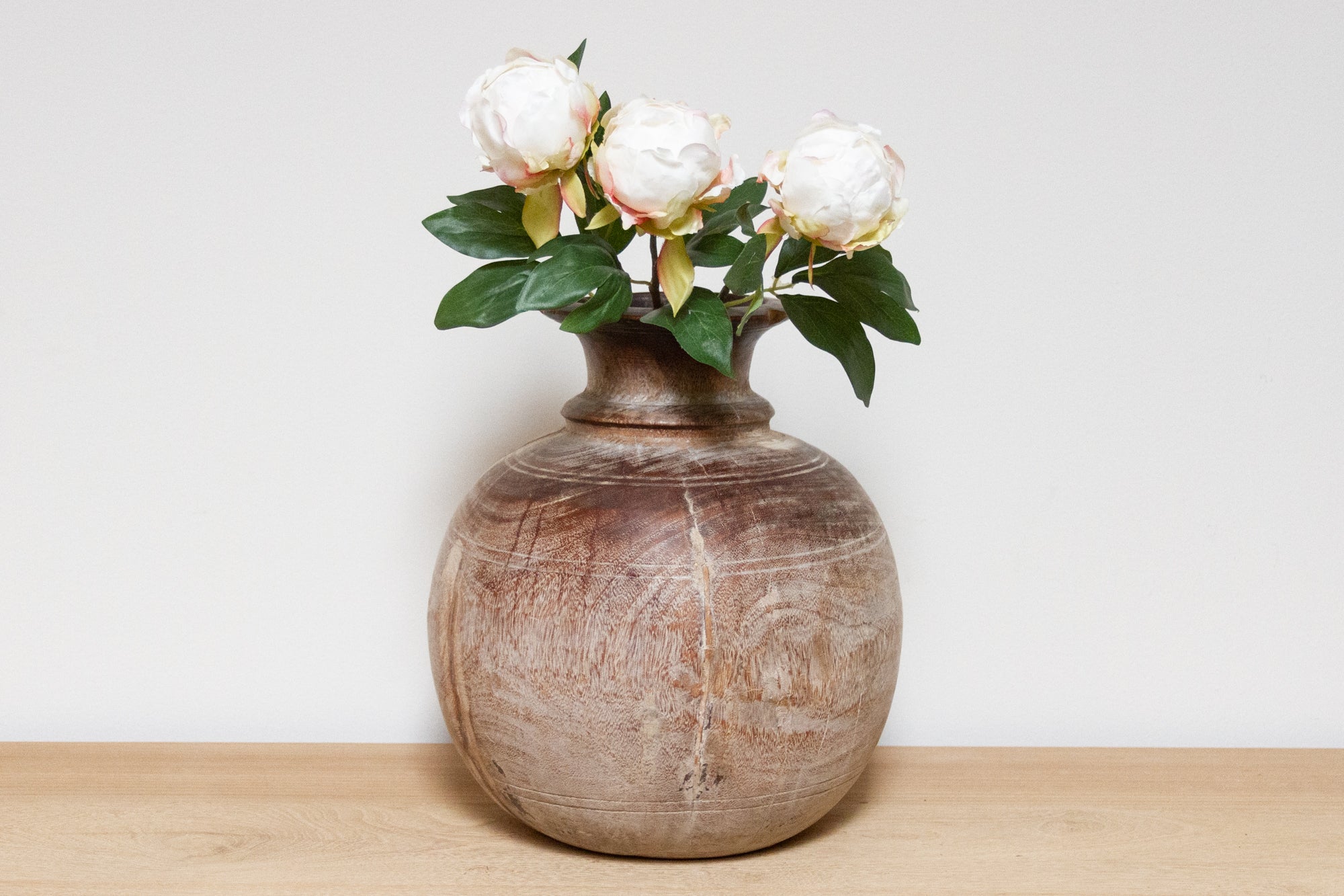 DE-COR | Ispirazione globale, Antico vaso da acqua dell'Himachal (commercio)