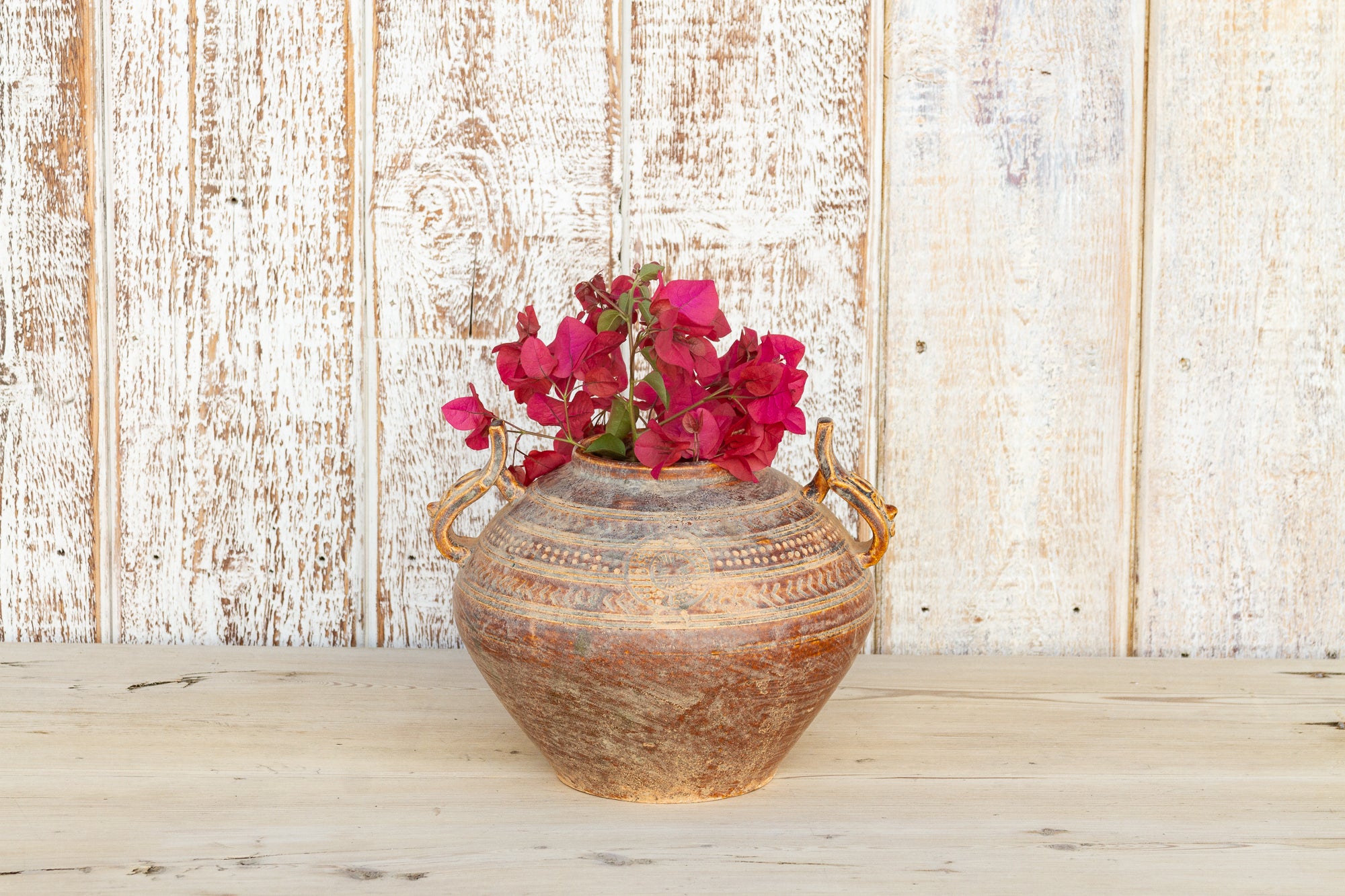 DE-COR | Ispirazione globale, Antico vaso di ceramica arcaica incisa
