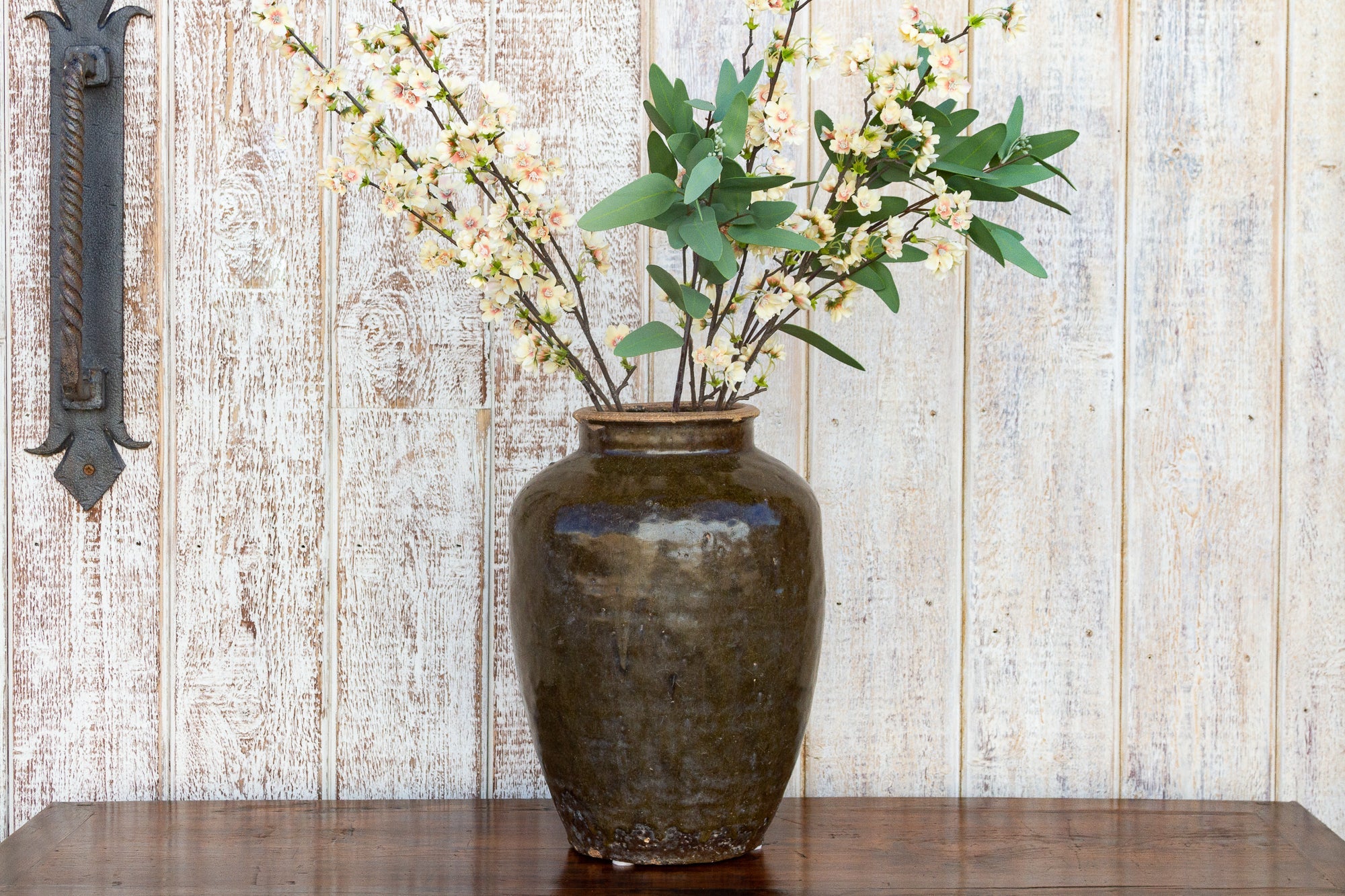 DE-COR | Ispirazione globale, Antico vaso smaltato marrone fango (commercio)