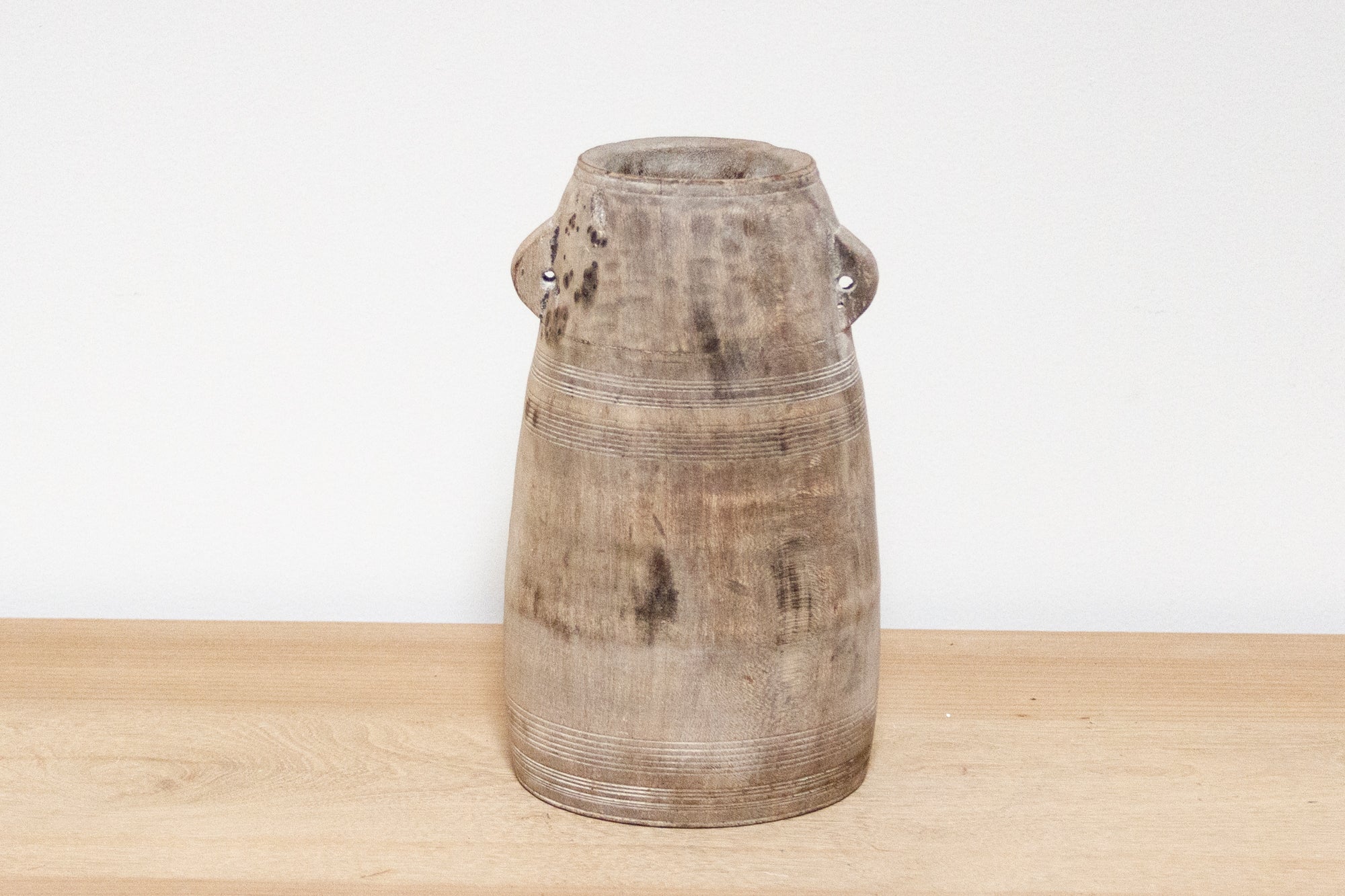 DE-COR | Ispirazione globale, Antico vaso tribale in legno-Amay (commercio)