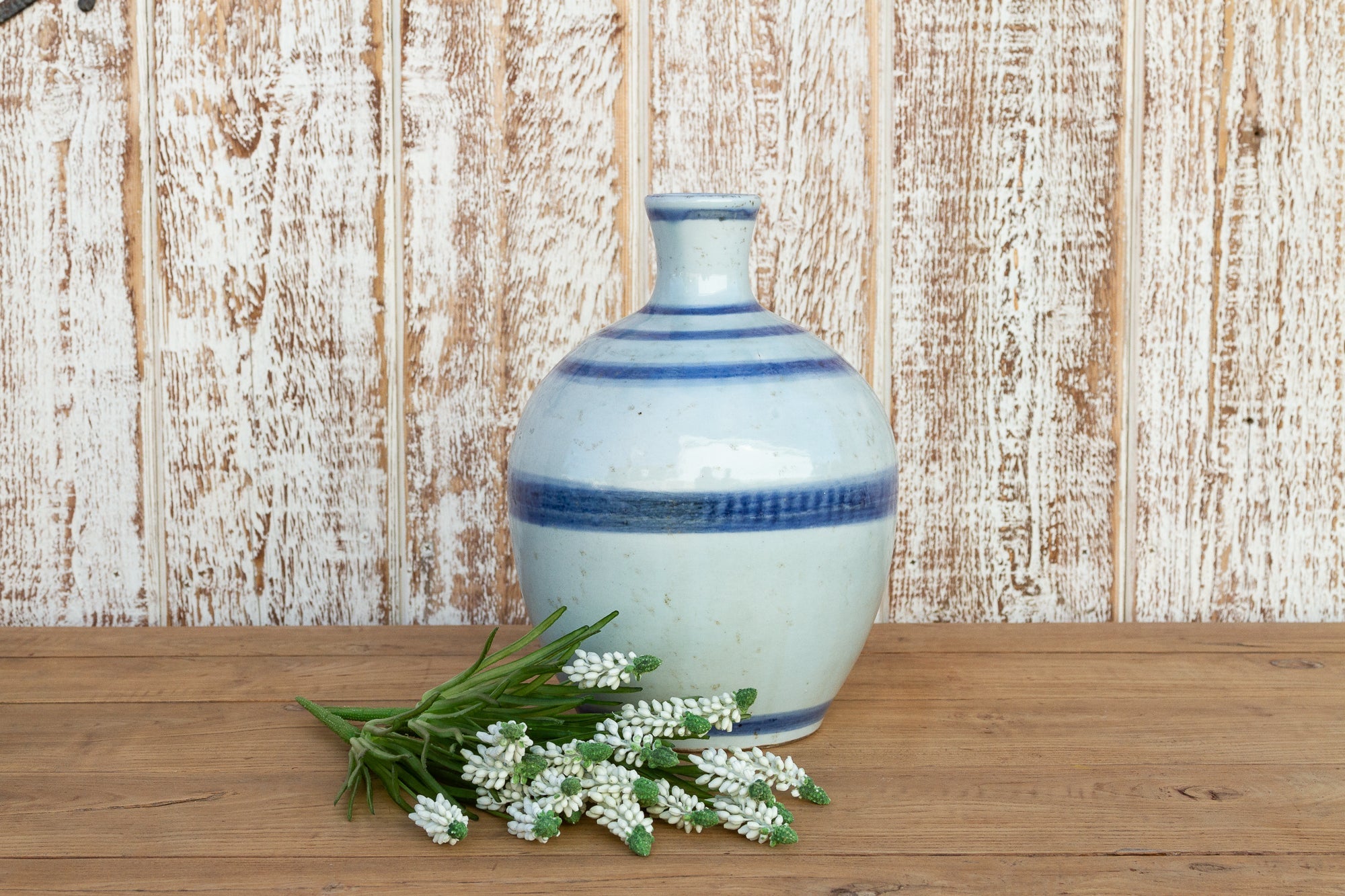 DE-COR | Ispirazione globale, Bellissimo vaso cinese in porcellana bianca e blu (commercio)