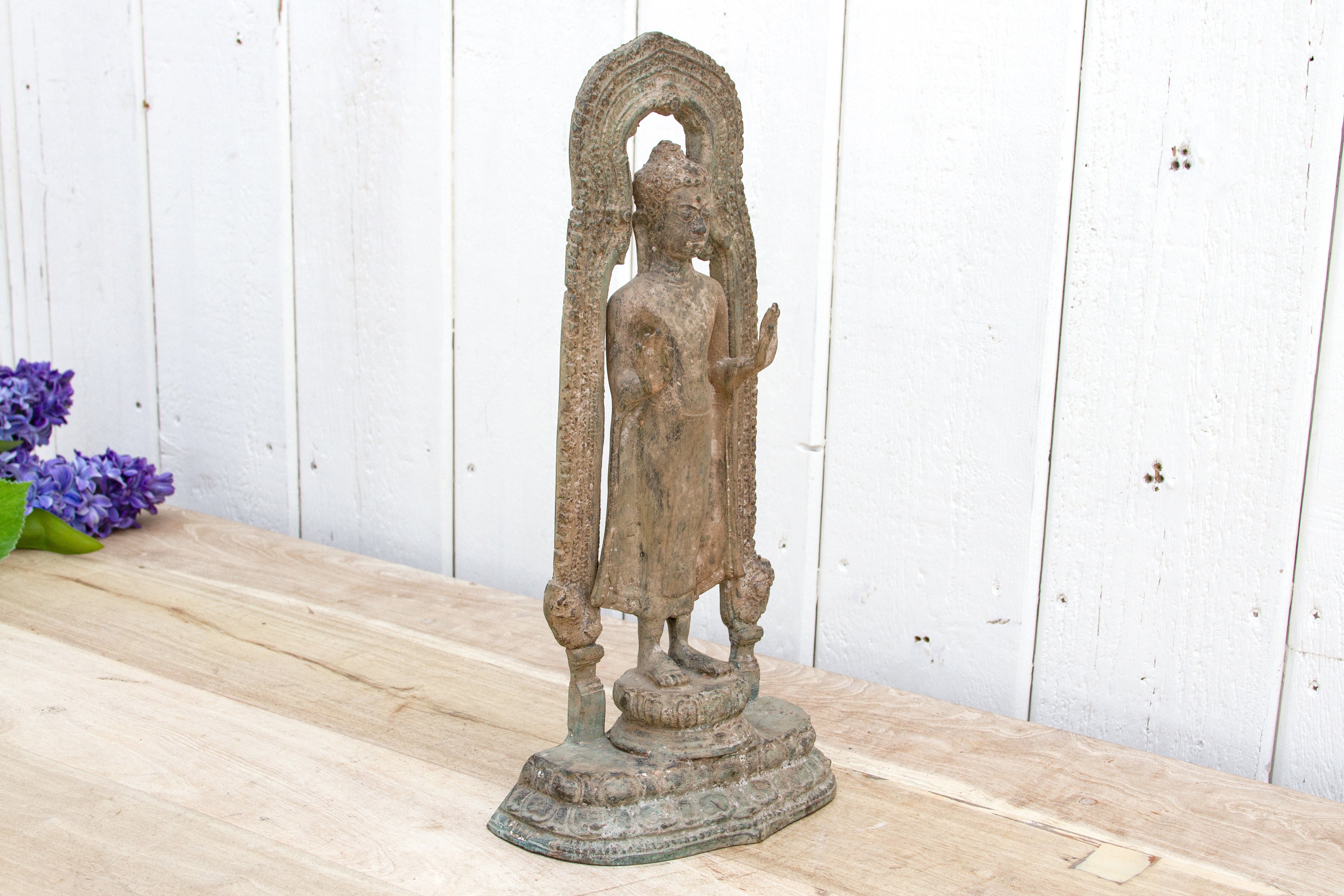 DE-COR | Ispirazione globale, Buddha in piedi in bronzo del XVII secolo (commercio)