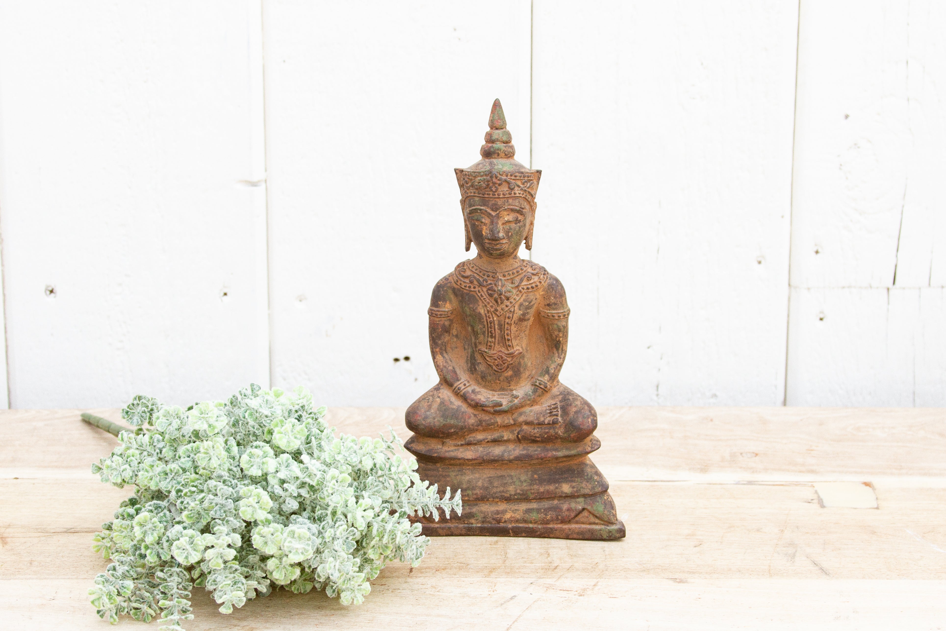 DE-COR | Ispirazione globale, Buddha seduto in bronzo del XVIII secolo (commercio)