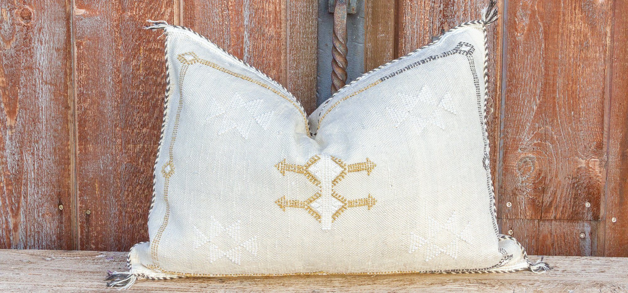 DE-COR | Ispirazione globale, Cuscino lombare beige in seta marocchina (commercio)