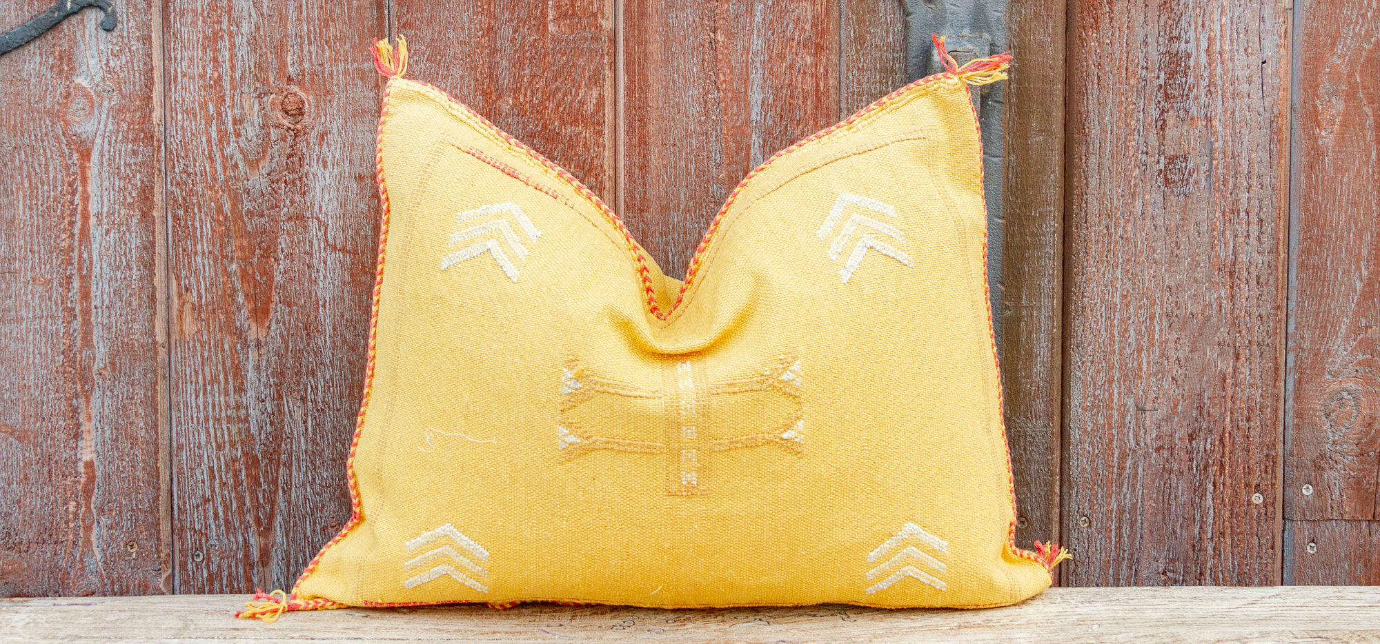 DE-COR | Ispirazione globale, Cuscino lombare giallo albicocca del tappeto di seta marocchino
