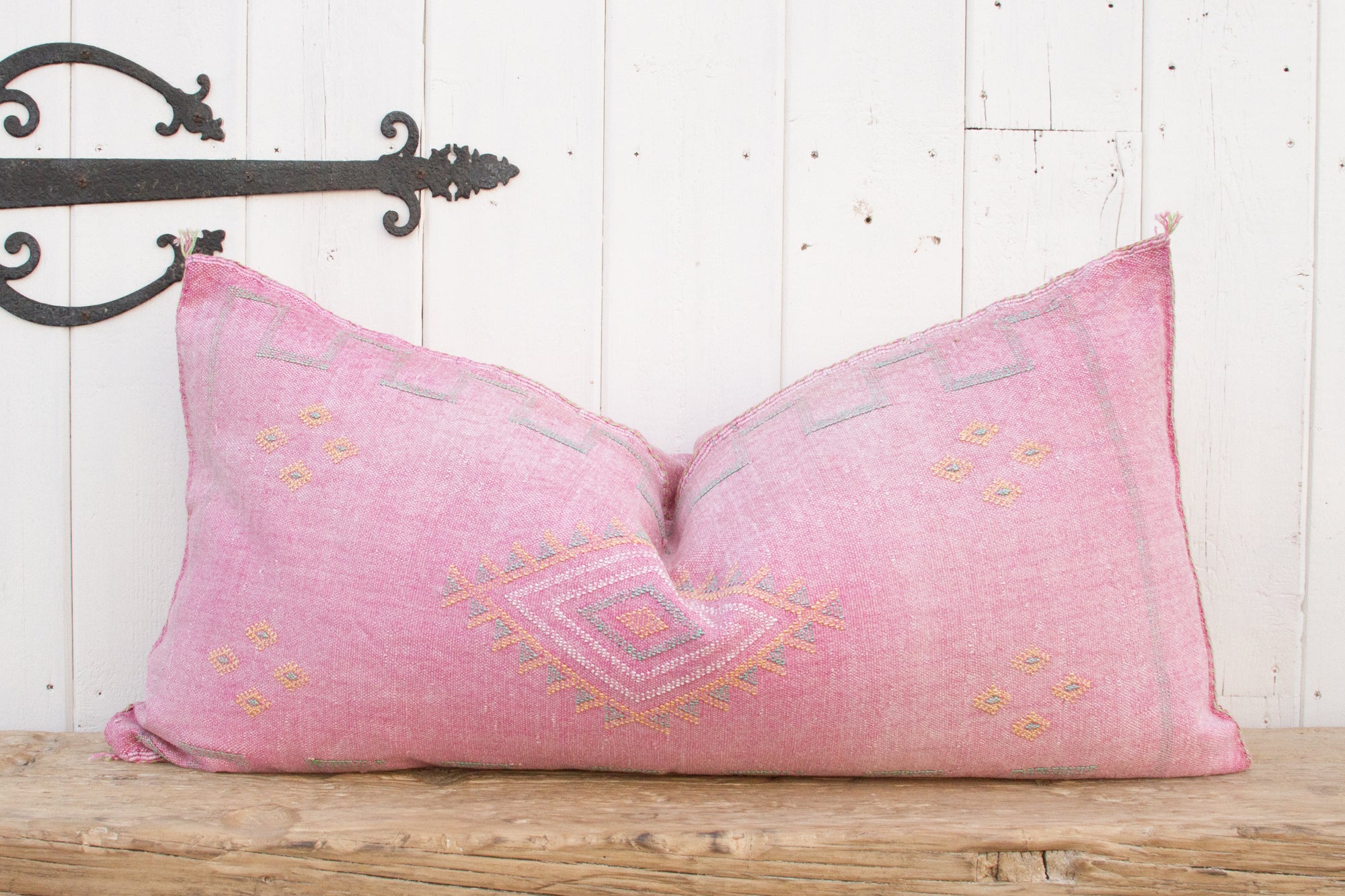 DE-COR | Ispirazione globale, Cuscino lungo lombare in seta marocchina Blossom Pink