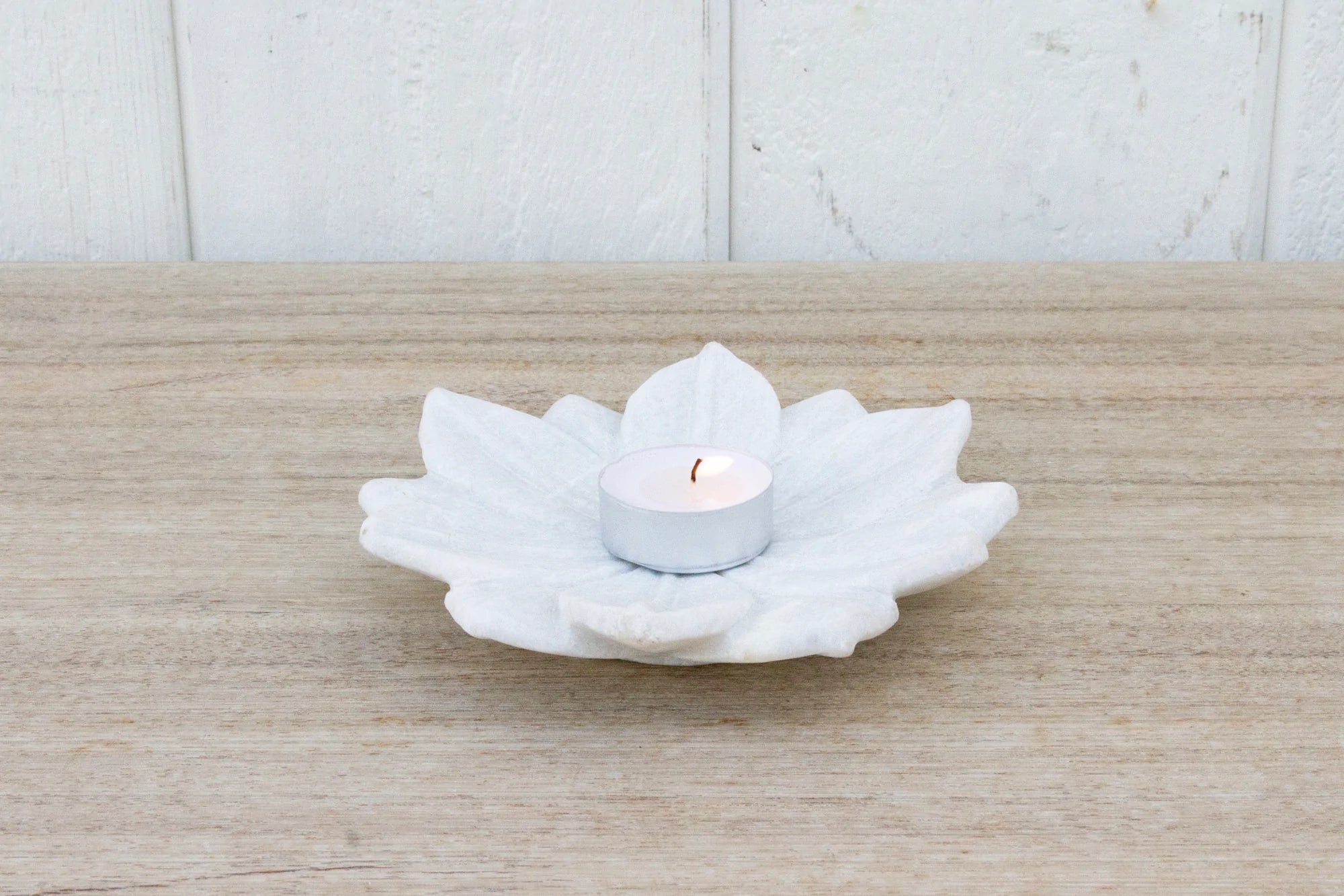 DE-COR | Ispirazione globale, Fiore da tavolo piccolo in marmo intagliato (commercio)