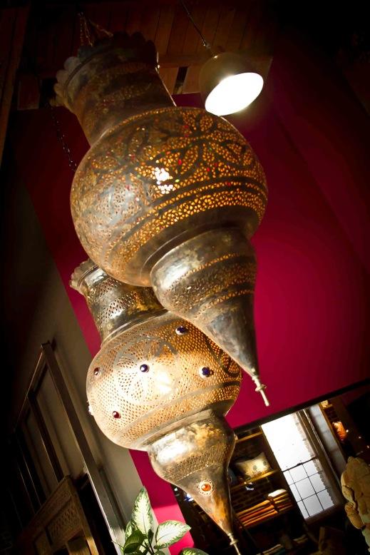 DE-COR | Ispirazione globale, Lanterna marocchina in ottone invecchiato e traforato (commercio)