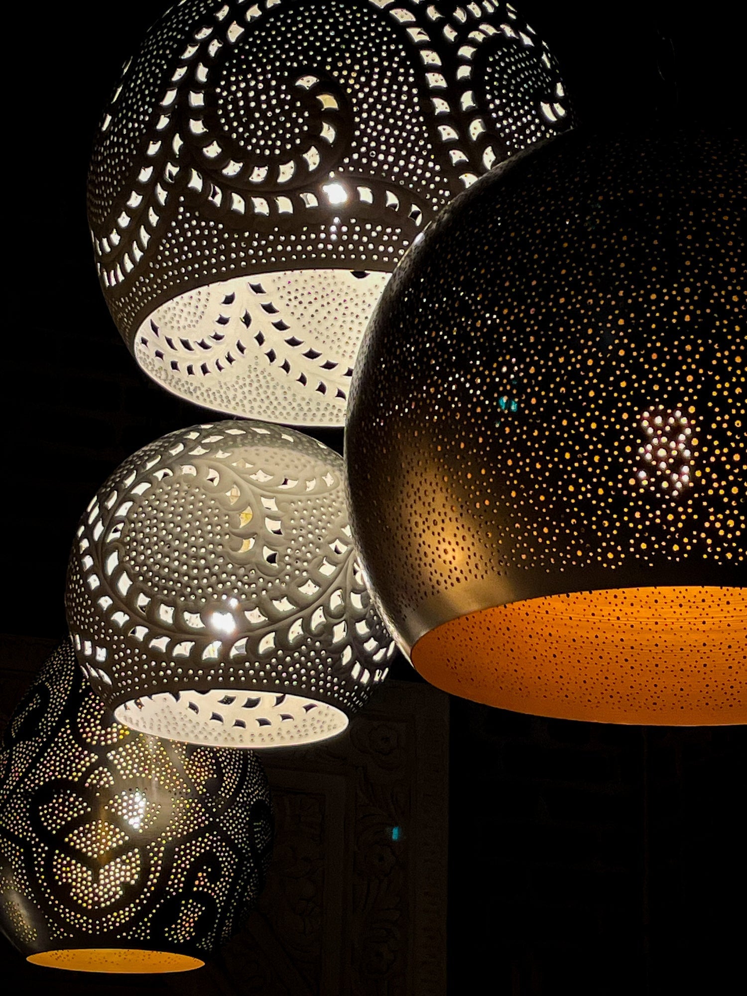 DE-COR | Ispirazione globale, Piccola lanterna pendente Lucknow Macrame in filigrana bianca personalizzata
