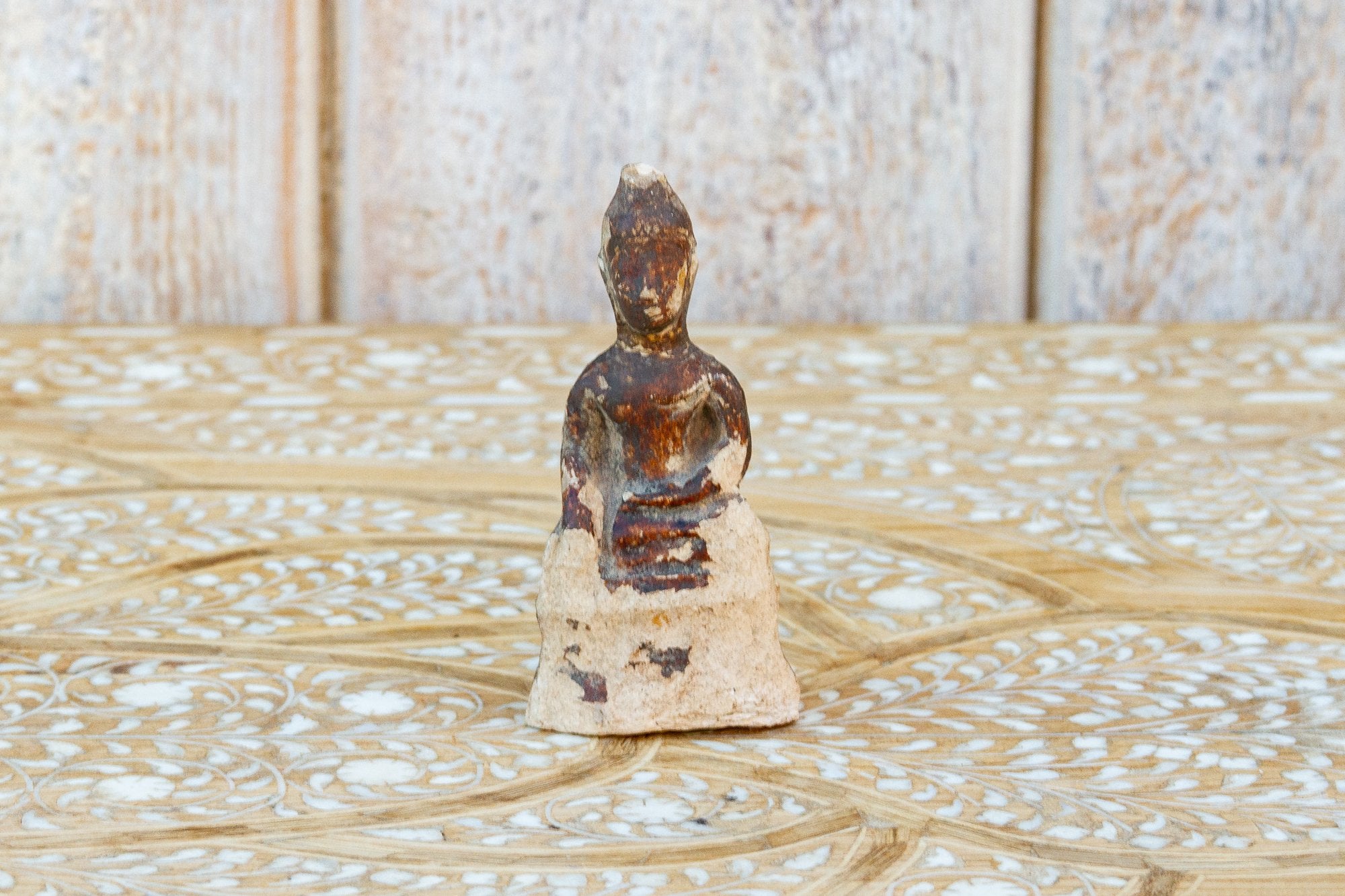 DE-COR | Ispirazione globale, Piccolo Buddha birmano in argilla del XIX secolo (commercio)