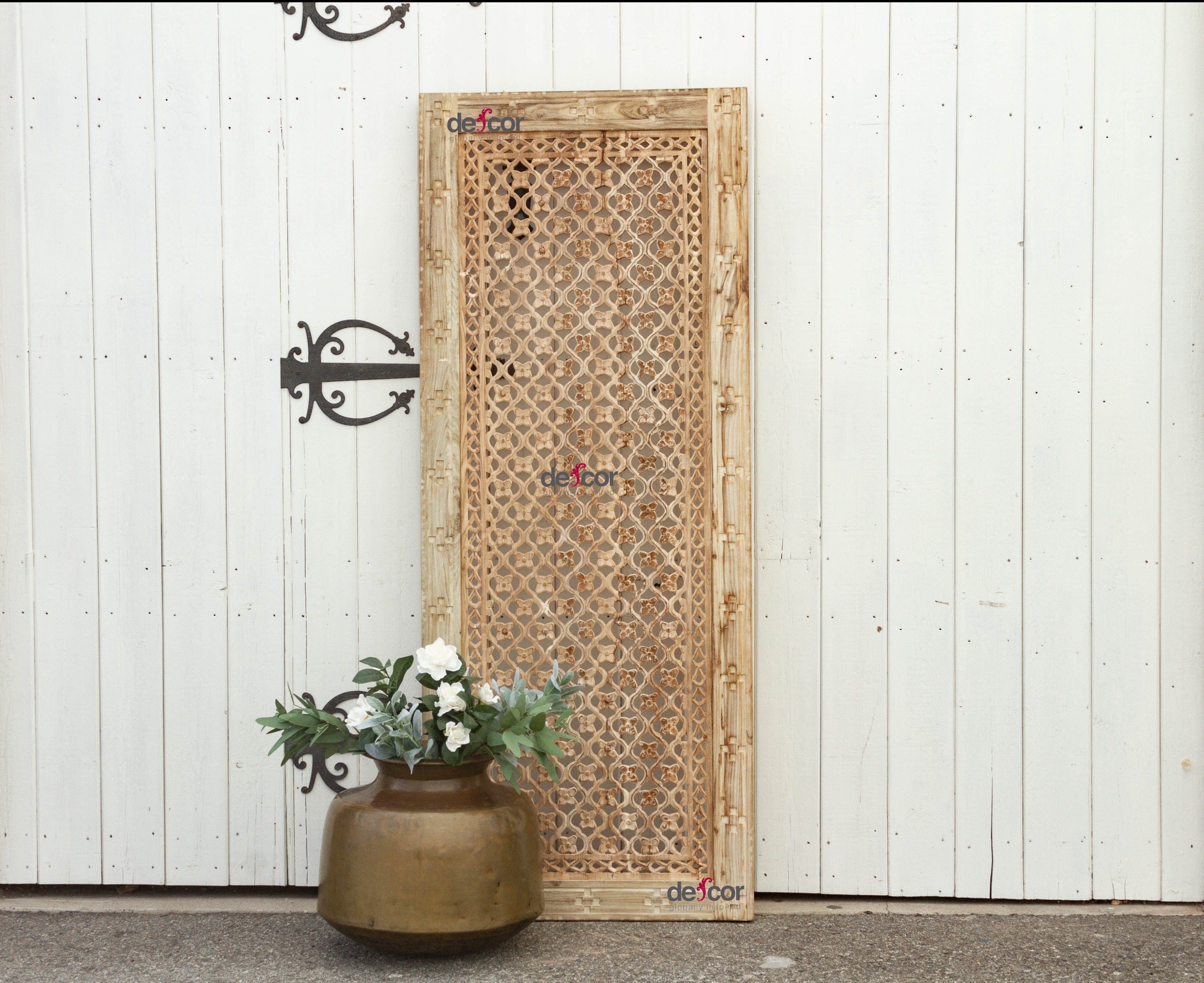 DE-COR | Ispirazione globale, Porta Jali in legno sbiancato con intagli floreali