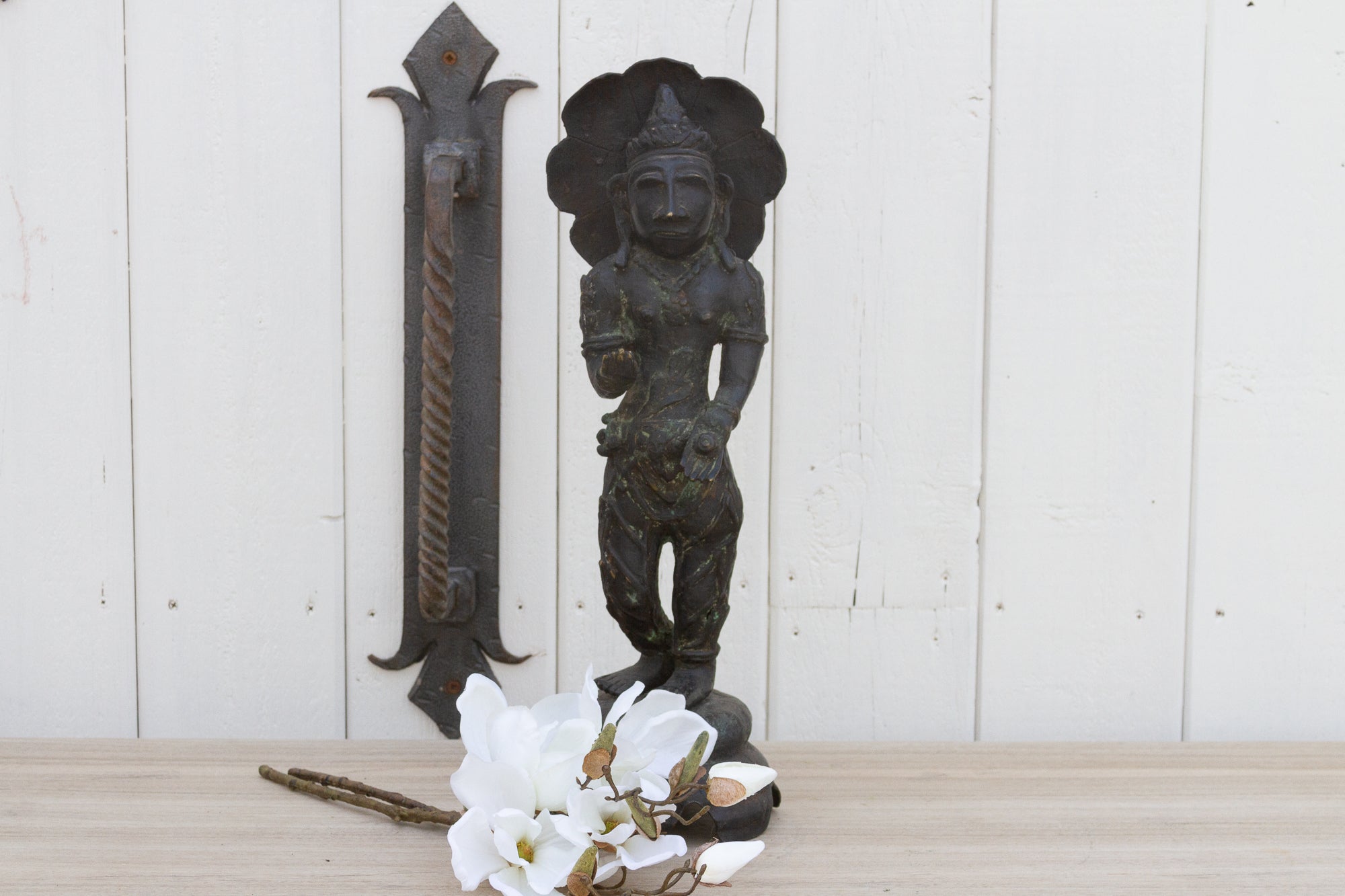 DE-COR | Ispirazione globale, Statua antica indiana in ottone ossidato (commercio)