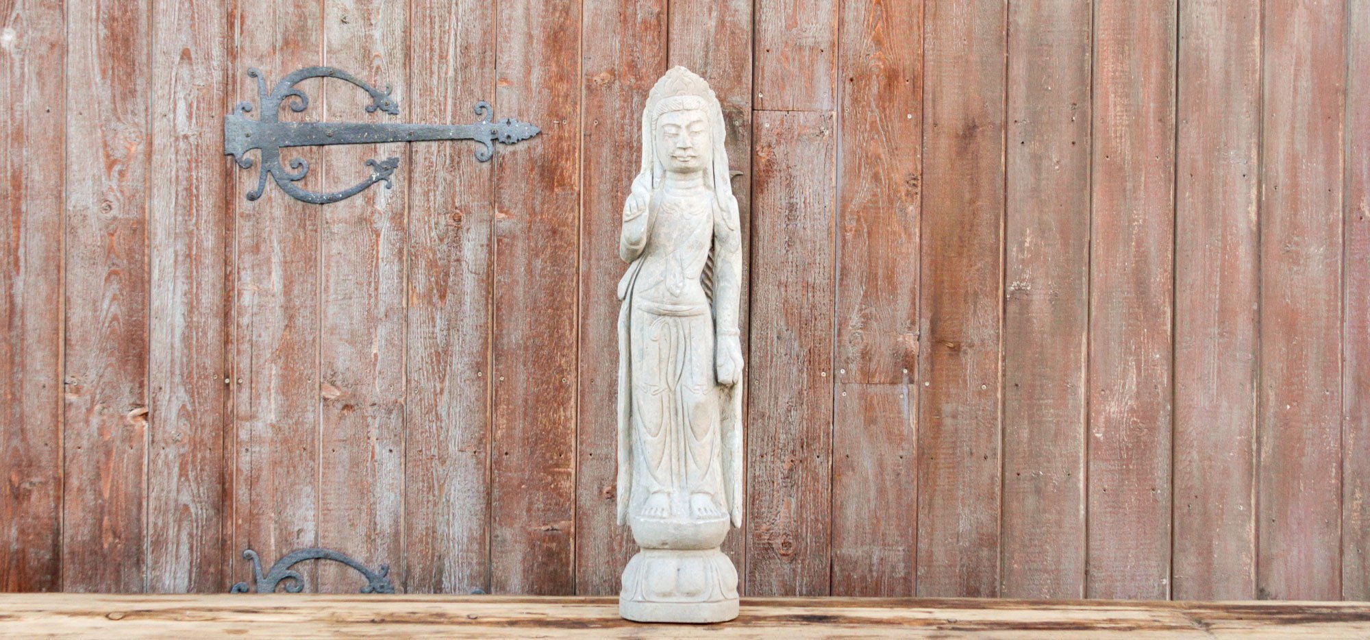 DE-COR | Ispirazione globale, Statua di Bodhisattva Quan Yin in pietra (commercio)