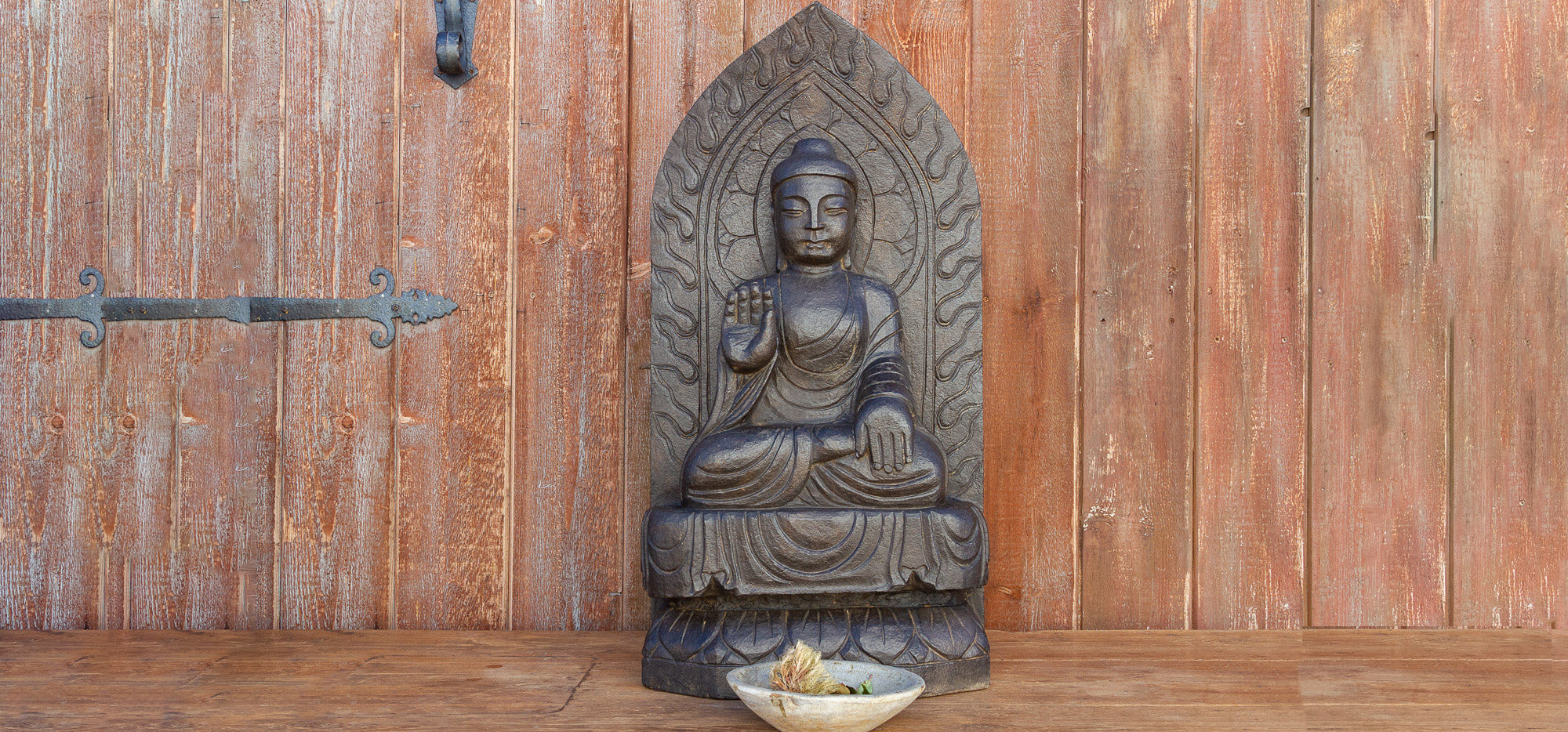 DE-COR | Ispirazione globale, Statua di Buddha in pietra nera antica