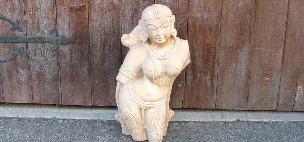 DE-COR | Ispirazione globale, Statua di Yakshi Devi (commercio)