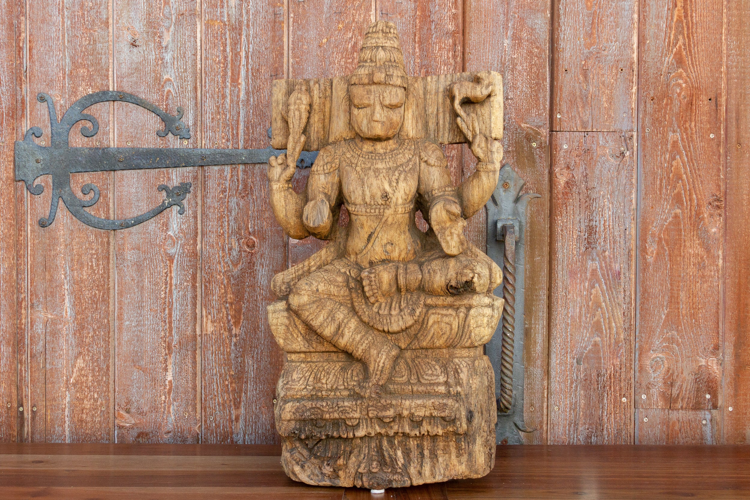 DE-COR | Ispirazione globale, Statua di dio indù Vishnu alta del XVIII secolo