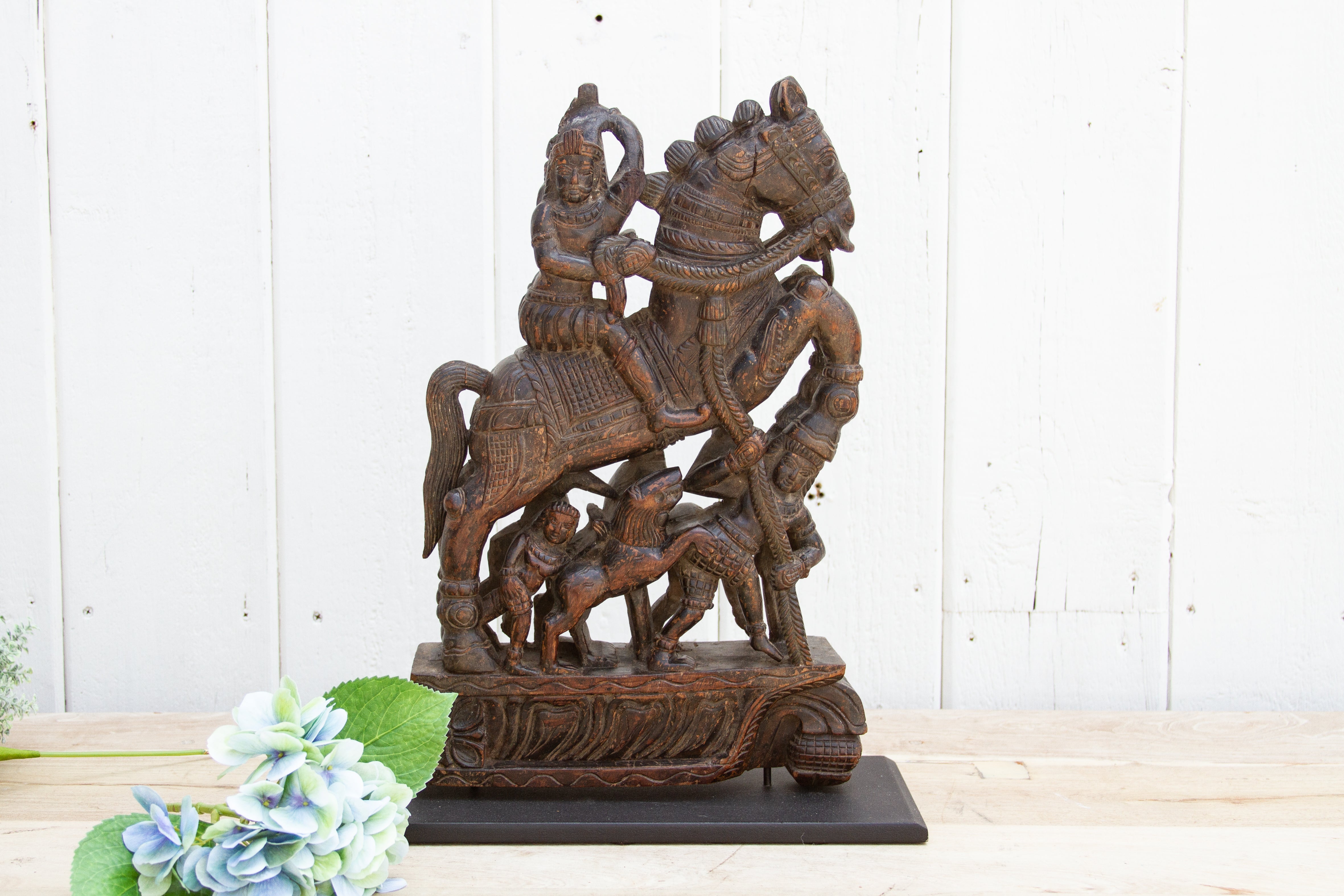 DE-COR | Ispirazione globale, Statua di tempio indiano del XVIII secolo (commercio)