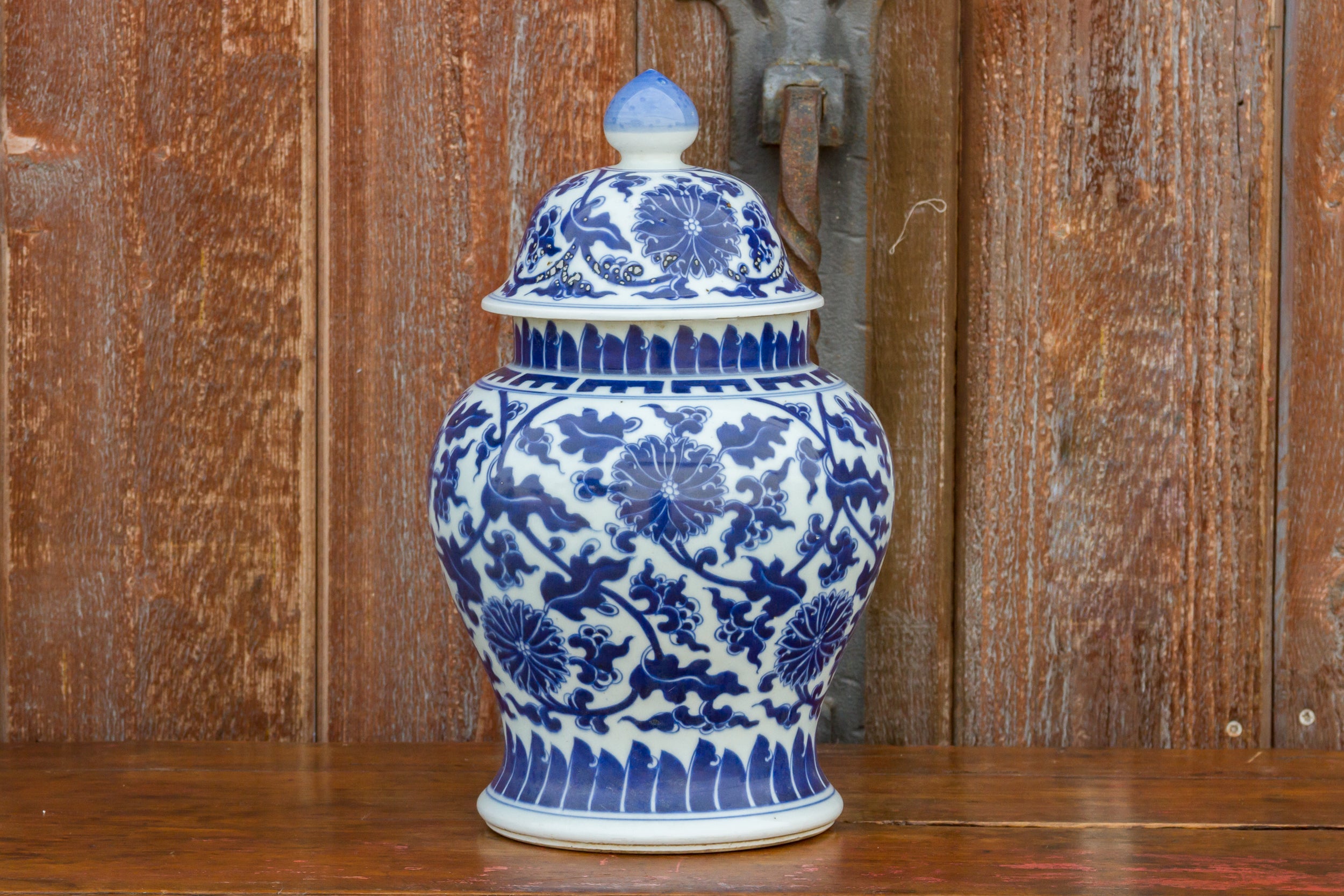 DE-COR | Ispirazione globale, Vaso cinese di porcellana Huahui a balaustro bianco e blu