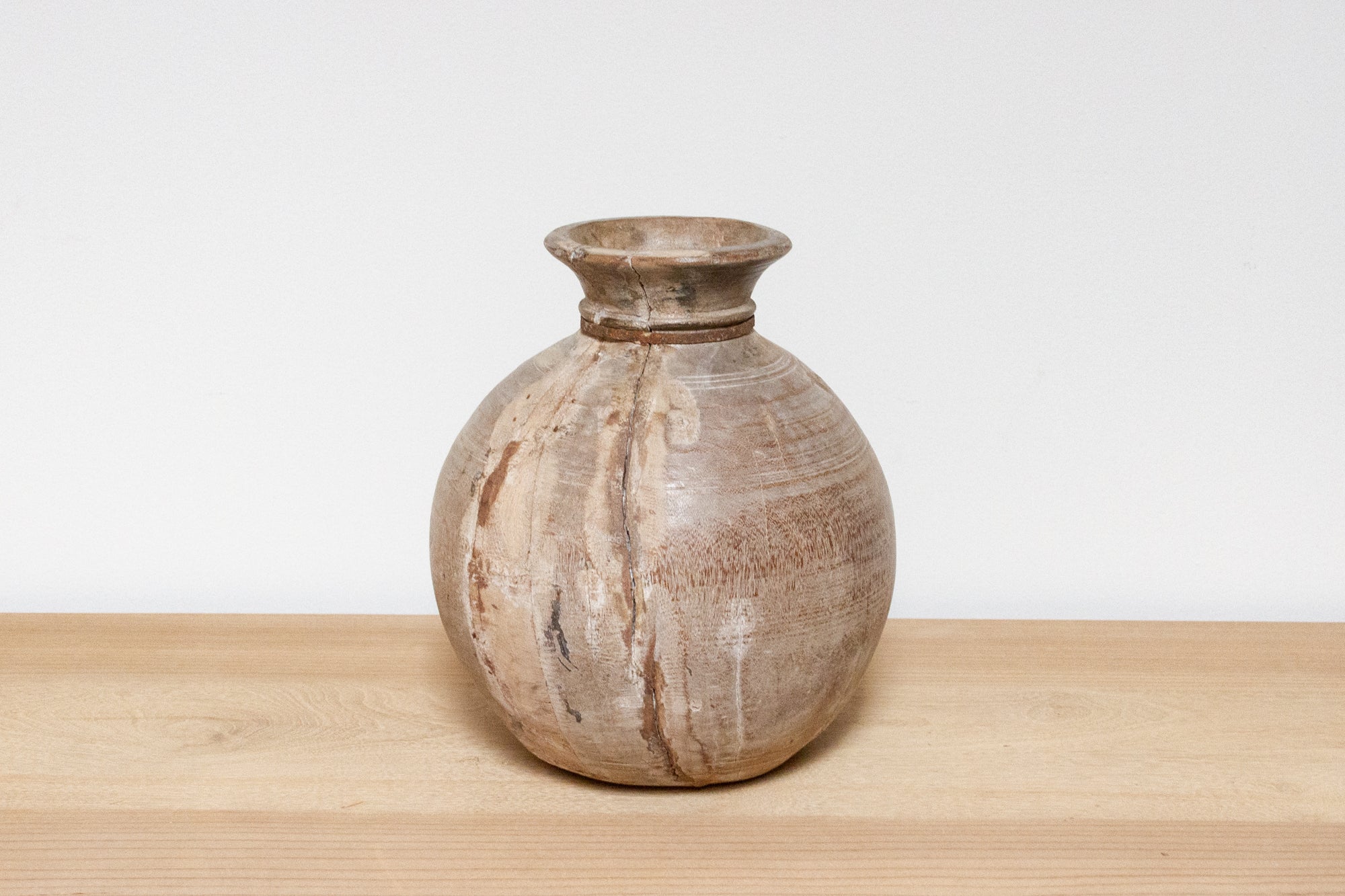 DE-COR | Ispirazione globale, Vaso di legno antico-Kaven (commercio)