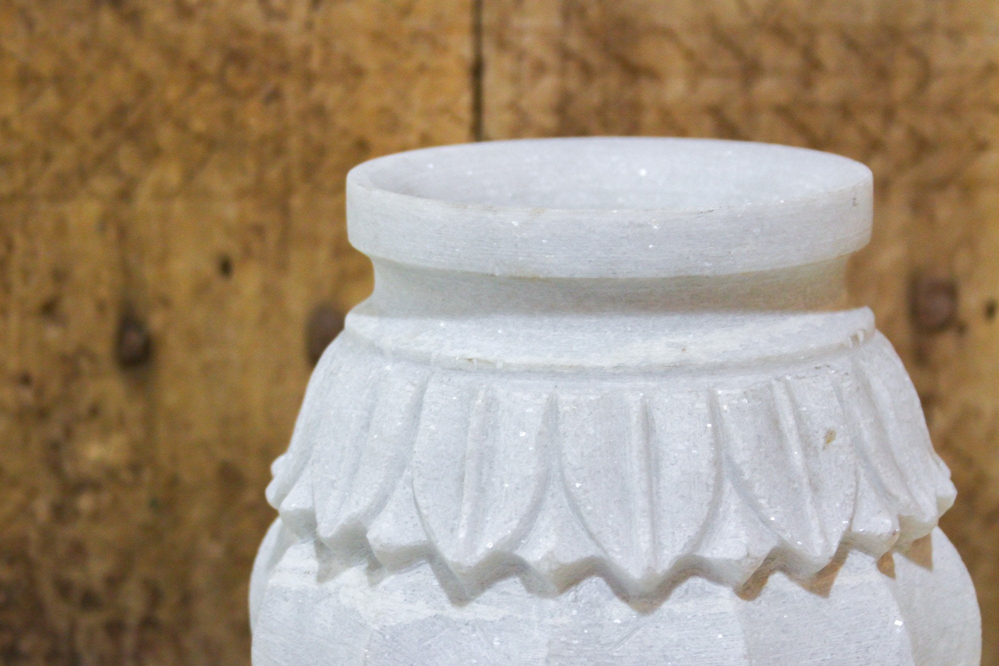 DE-COR | Ispirazione globale, Vaso di marmo intagliato (commercio)
