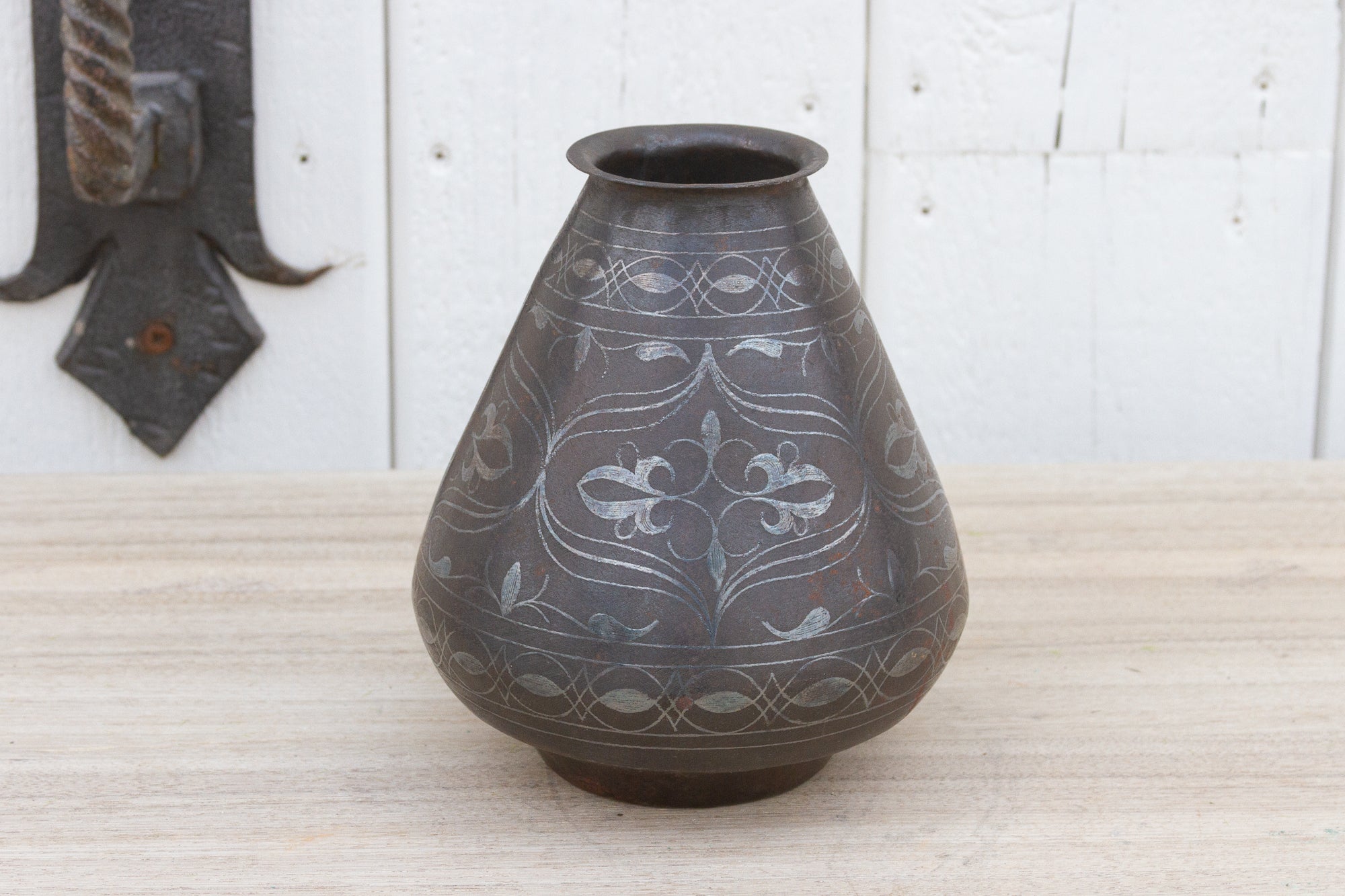 DE-COR | Ispirazione globale, Vaso inciso in bidriware indiano del XIX secolo