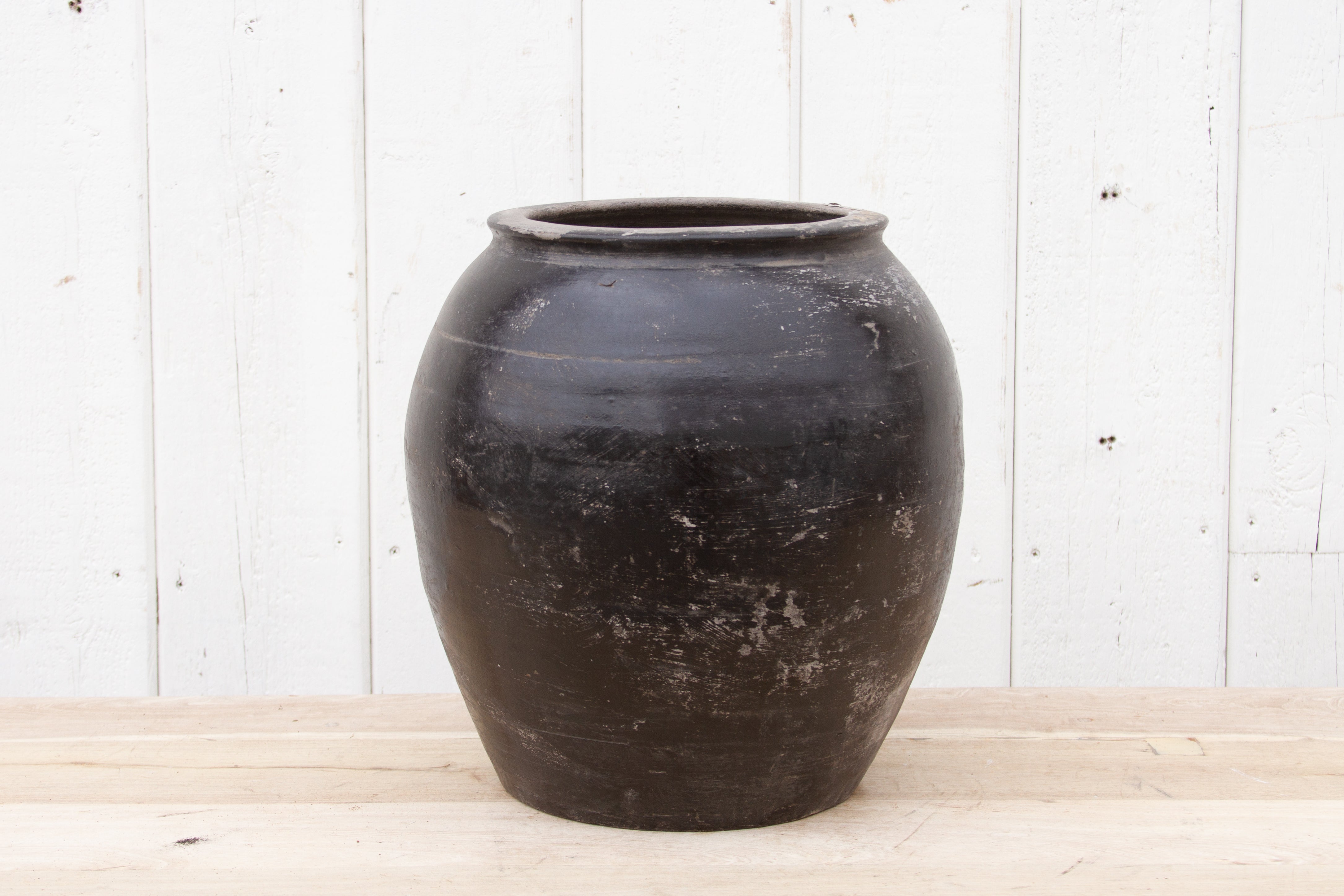 DE-COR | Ispirazione globale, Vaso vintage con smaltatura nera (commercio)